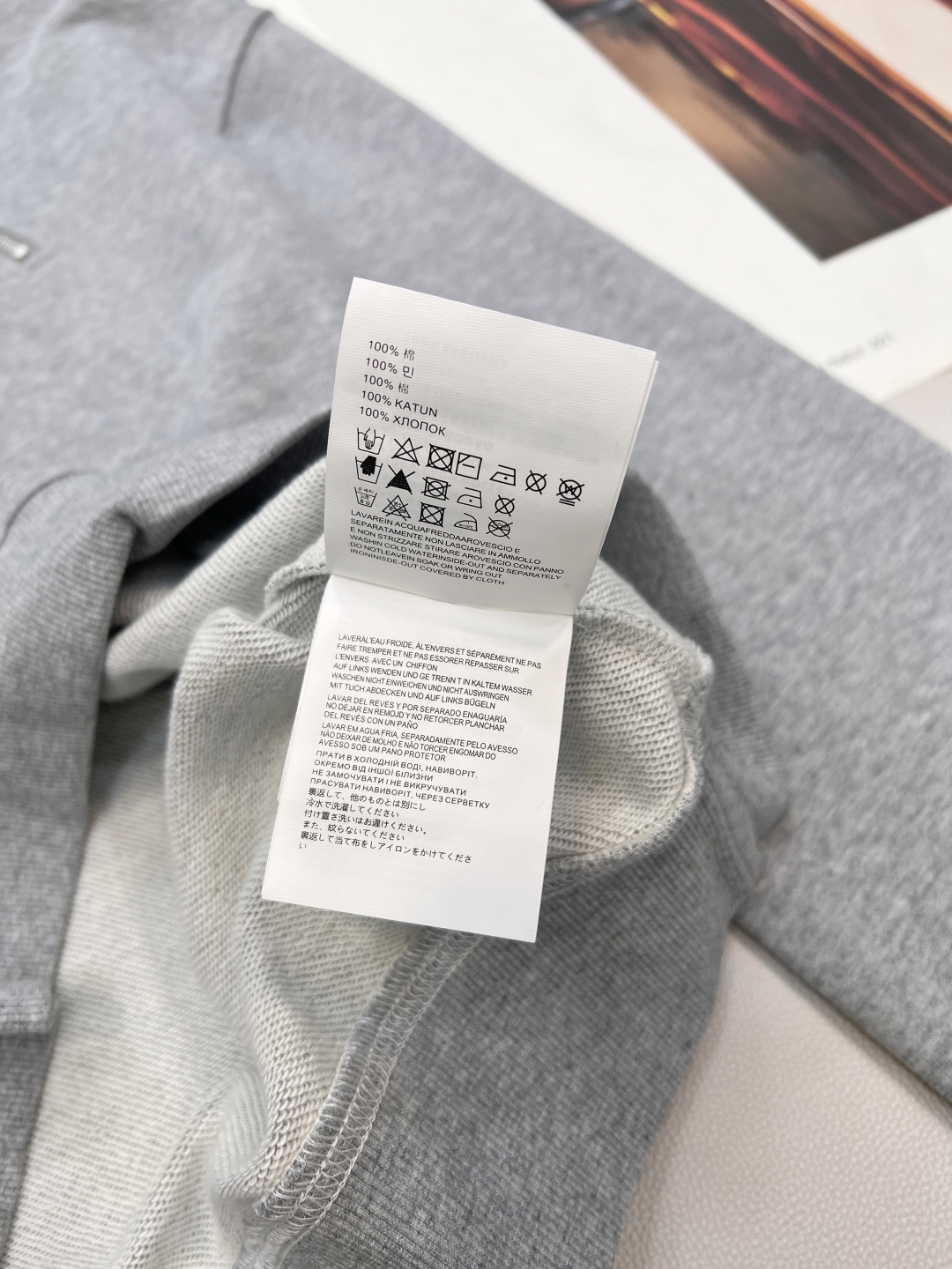 🆕Miumiu2025新款翻领斜拉链卫衣，定制YB进口原生全棉织造，细腻柔软，高级有型，翻领拉链卫衣版型