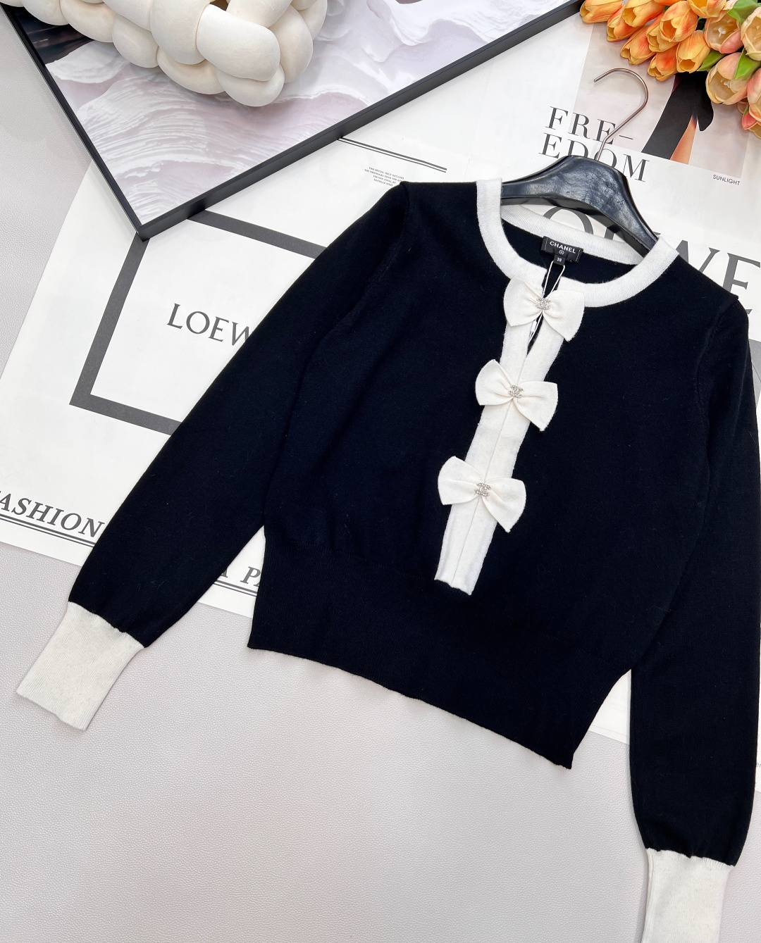 🆕Chanel2025新款圆领镂空蝴蝶结针织长袖定制YB羊毛纱线织造，亲肤柔软，透气舒适，针织毛衣裁剪，