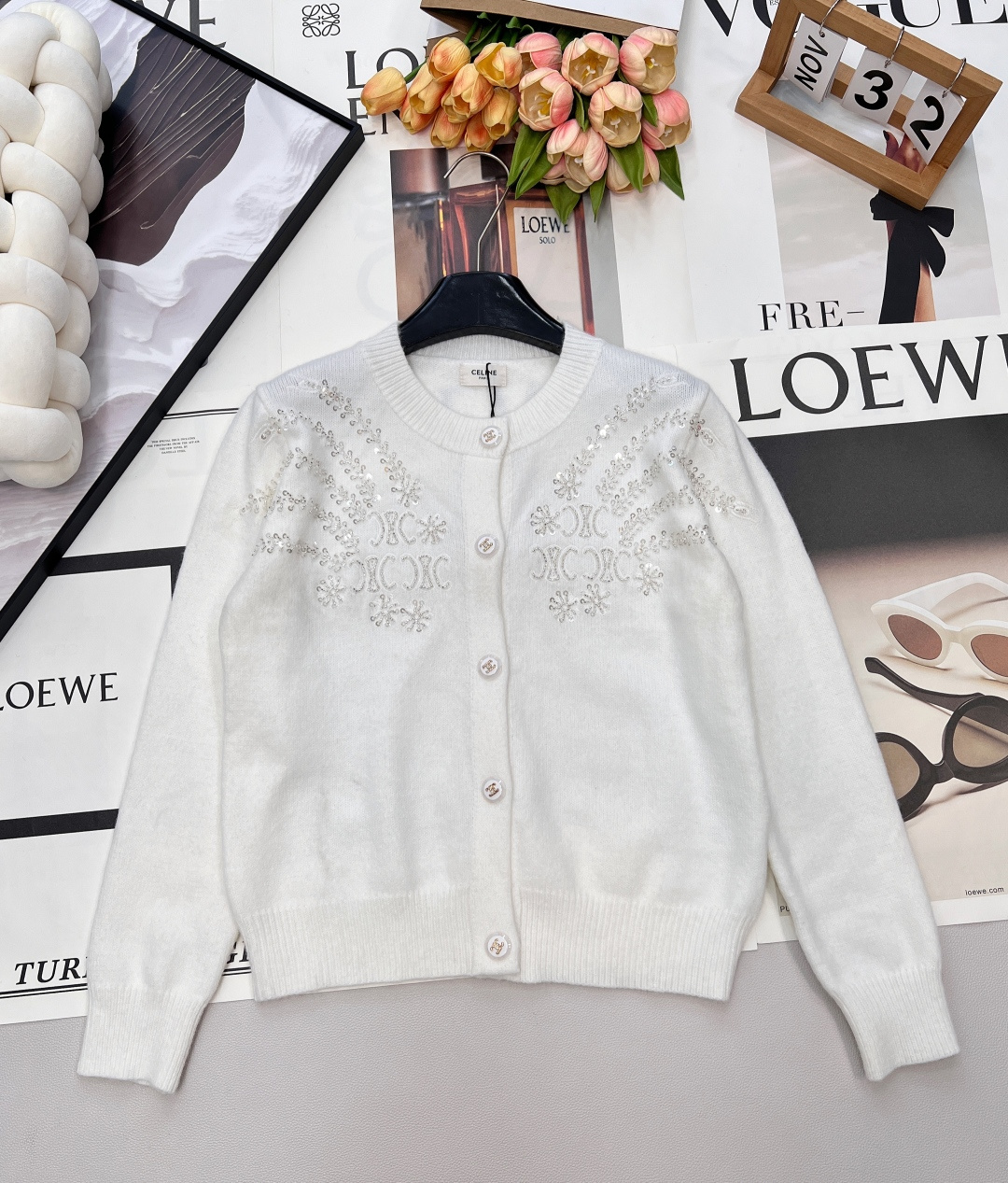 NO:667477,CELINE 25FW limited sequin letter embroidered cardigan, French laziness meets gorgeous sequins, the atmosphere of autumn and winter is directly filled by this cardigan. - The material is made of luxurious soft waxy wool blend, the suede is fluffy and delicate, and it feels like a layer of clouds wrapped around the skin. It is warm and not heavy when worn in autumn and winter; -  The details of the high-gloss burgundy background make the skin fair and complex, and the sequined letter embroidery on the chest + shoulder sleeves is a delicate and discreet look in a low-key manner; the textured buttons embellish the placket, and the round neck + ribbed edges balance relaxation and elegance just right; - Wear it alone for a retro lady, wear it with a white T and jeans for a lazy city look, wear it with a skirt for an appointment, it is gentle and noble, and can be held in your daily life, appointments, and commuting.  The 'atmosphere artifact' of your autumn and winter wardrobe, wear CELINE's exquisite and lazy style ~ complete three standards, two colors, size sml,,celine,skirts,jeans, 19860909CELINE 25FW限定亮片字母刺绣开衫,法式慵懒撞上华丽亮片,秋冬的氛围感被这件开衫直接拉满. - 材质奢感软糯羊毛混纺织就,绒面蓬松细腻,贴肤像裹了层云朵,秋冬穿既保暖又无厚重感； - 细节高光酒红底色衬得肤白气色佳,胸口+肩袖处的亮片字母刺绣,是低调里的精致“小心机”；质感纽扣点缀门襟,圆领+罗纹收边,把松弛与优雅平衡得刚好； - 单穿是复古大小姐,内搭白T配牛仔裤是慵懒city look,搭半裙赴约更是温柔显贵,日常/约会/通勤都能hold住. 秋冬衣橱的“氛围感神器”,把CELINE的精致慵懒穿在身上~三标齐全,两色出 尺码sml 编,,celine,skirts,jeans, ,Women's clothing