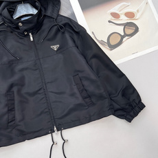 🆕Prada2026新款可拆卸连帽抽绳冲锋衣外套,定制YB进口防风防水尼龙材质,挺括有型,质感高级,冲锋 🆕Prada2026新款可拆卸连帽抽绳冲锋衣外套,定制YB进口防风防水尼龙材质,挺括有型,质感高级,冲锋