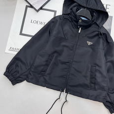 🆕Prada2026新款可拆卸连帽抽绳冲锋衣外套,定制YB进口防风防水尼龙材质,挺括有型,质感高级,冲锋 🆕Prada2026新款可拆卸连帽抽绳冲锋衣外套,定制YB进口防风防水尼龙材质,挺括有型,质感高级,冲锋