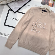 🆕Louis Vuitton 秋冬限定|Monogram刺绣羊毛针织圆领衫,经典老花以手写体刺绣落于柔软 🆕Louis Vuitton 秋冬限定|Monogram刺绣羊毛针织圆领衫,经典老花以手写体刺绣落于柔软