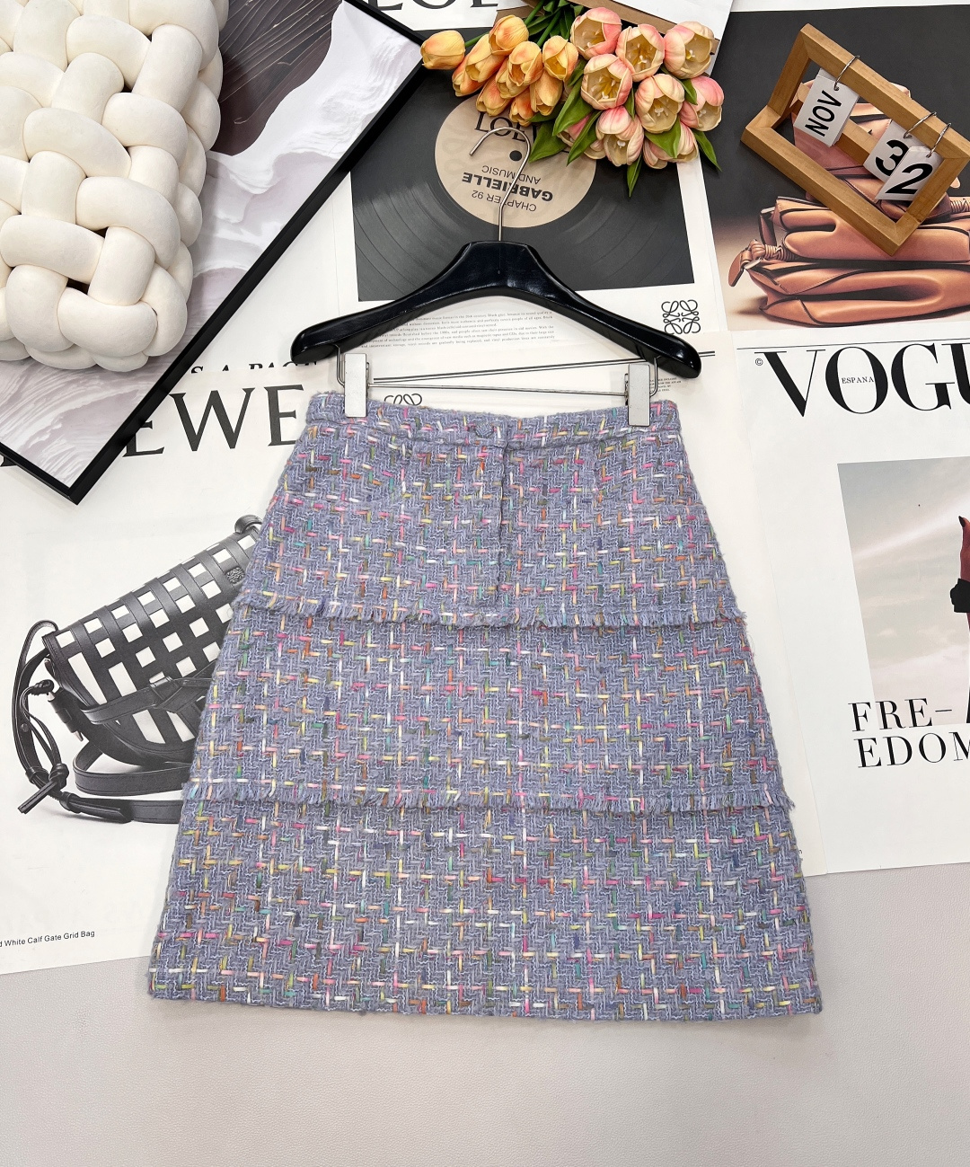 NO:685055,CHANEL's new fragrant purple tweed skirt has several yarns intertwined with each other. The actual effect of the large product is too high-end. It's so stunning. The whole skirt is made of customized wool yarn, which is so heavy-duty!  The custom silk lining is super comfortable!  The texture is ready to come out, and the hardware accessories are all custom-made from molds, giving it a full sense of high-end. The details are impeccable!  All three standards are complete, come if you like it!  size sml code,,chanel,skirts,19860909CHANEL新款香玉紫粗花呢半裙几种纱线相互交织 大货实物效果太高级 太惊艳了整体采用定制羊毛纱线,太重工啦！定制的丝绸内衬 上身超级舒服！质感呼之欲出 五金配件也都是开模定制 高级感满满..细节无可挑剔了 ！三标齐全,喜欢的来！ 尺码sml 编码,,chanel,skirts,,Women's clothing