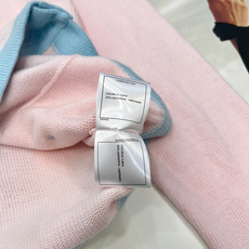 🆕Chanel26新款针织v领开衫长袖🛒蓝粉撞色拼接设计 搭配明黄口袋饰边 甜酷少女感拉满 彩色金属纽扣 🆕Chanel26新款针织v领开衫长袖🛒蓝粉撞色拼接设计 搭配明黄口袋饰边 甜酷少女感拉满 彩色金属纽扣