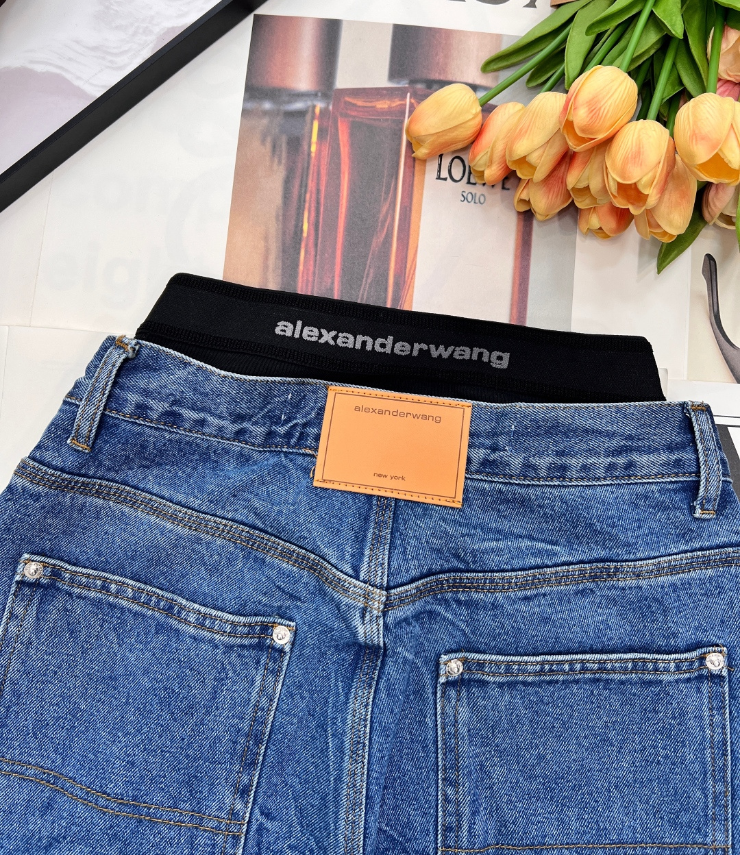 🆕Alexander Wang 秋冬新款假两件织带腰头工装牛仔裤丨采用水洗做旧牛仔面料,挺括耐磨同时保留 🆕Alexander Wang 秋冬新款假两件织带腰头工装牛仔裤丨采用水洗做旧牛仔面料,挺括耐磨同时保留