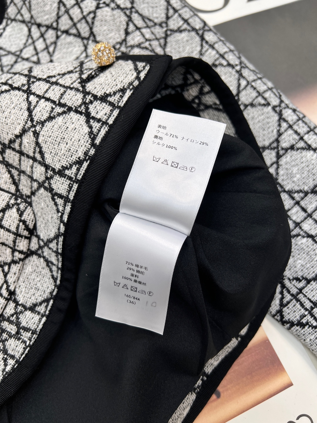 🆕 DIOR 经典戴妃藤格纹粗花呢外套【DIOR典藏之作|重塑优雅传奇】以传奇藤格纹为序,勾勒法式优雅的 🆕 DIOR 经典戴妃藤格纹粗花呢外套【DIOR典藏之作|重塑优雅传奇】以传奇藤格纹为序,勾勒法式优雅的