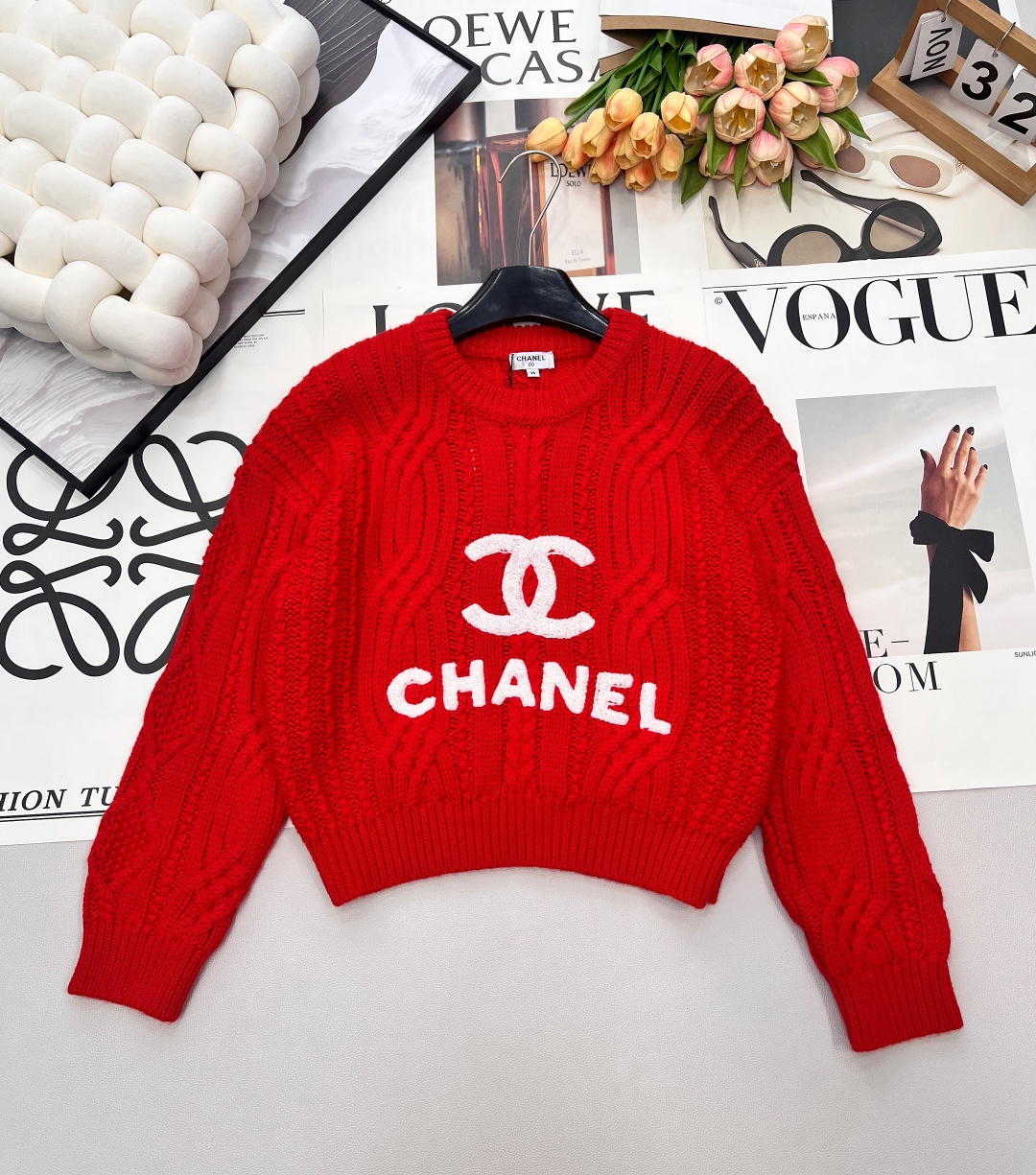 NO:687516,CHANEL's new double C letter knitted wool twist sweater is high-end and luxurious, and it can make you stand out instantly in autumn and winter. Wear this piece with a perfect C position. It will definitely turn heads when you go out. Ladies, hurry up and buy one!  It is made of 70% wool and 30% cashmere material, a sweater fabric with good texture, fluffy and soft wool, thick and warm, soft and waxy, skin-friendly and soft, moderate thickness, and the upper body will not feel stuck. Contrast color flocking letter logo, temperament and age-reducing girlish style, the upper body looks slim and high-end, fashionable and versatile. Three standards are complete, large quantities are shipped. Size sml code H,, chanel, sweaters,19860909CHANEL 新款双C字母针织羊毛麻花针织衫毛衣 高级奢华,又可以让你在秋冬季瞬间脱颖而出,穿上这件妥妥得C位啊,出街绝对是回头率百分百的,小姐姐们赶紧入手一件！ 采用70羊毛30羊绒材质面料,质感很好的毛衣面料,蓬松柔软的羊毛,厚实保暖,质感软糯,亲肤又柔软,厚度适中,上身不会有扎身的感觉. 撞色植绒字母logo,气质减龄少女风, 上身显瘦又高级 时髦百搭.三标齐全,大货出 尺码sml 编码H,,chanel,sweaters,,Women's clothing