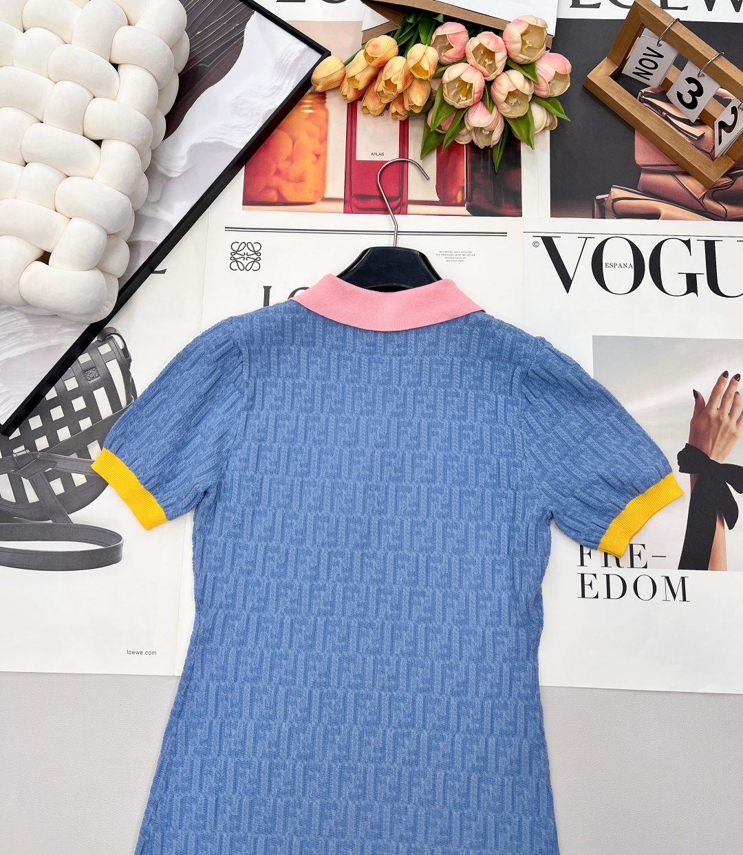 🆕Fendi26SS早春新品上提花撞色翻领针织短袖连衣裙，定制YB丝毛针织材质，质感高级，舒适柔软，撞色