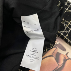 🆕 DIOR 金线藤格纹粗花呢外套✨ 经典重塑,优雅新生✨以DIOR标志性藤格纹为灵感,奢华金线织入粗花 🆕 DIOR 金线藤格纹粗花呢外套✨ 经典重塑,优雅新生✨以DIOR标志性藤格纹为灵感,奢华金线织入粗花