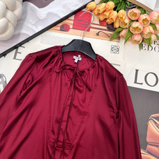 🆕Loewe 2026SS新款缎面抽绳衬衫,定制YB进口缎面材质,质感光泽,穿搭舒适,抽绳衬衣剪裁,缎面 🆕Loewe 2026SS新款缎面抽绳衬衫,定制YB进口缎面材质,质感光泽,穿搭舒适,抽绳衬衣剪裁,缎面