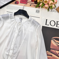 🆕Loewe 2026SS新款缎面抽绳衬衫,定制YB进口缎面材质,质感光泽,穿搭舒适,抽绳衬衣剪裁,缎面 🆕Loewe 2026SS新款缎面抽绳衬衫,定制YB进口缎面材质,质感光泽,穿搭舒适,抽绳衬衣剪裁,缎面