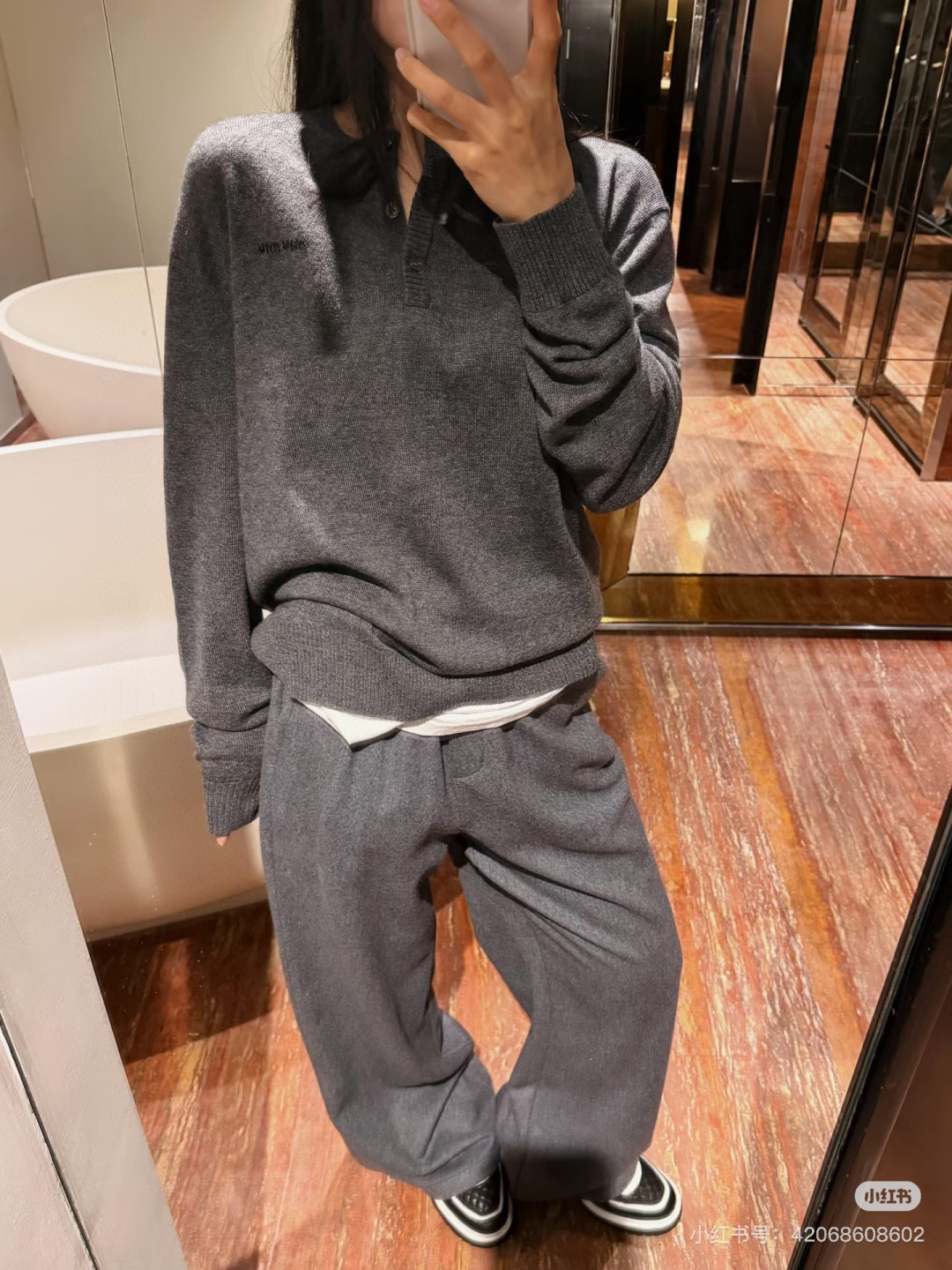 NO:708757,The dark gray upper body has a very high-end temperament!  ,,19860909深灰色 上身很高级气质！,,,Women's clothing