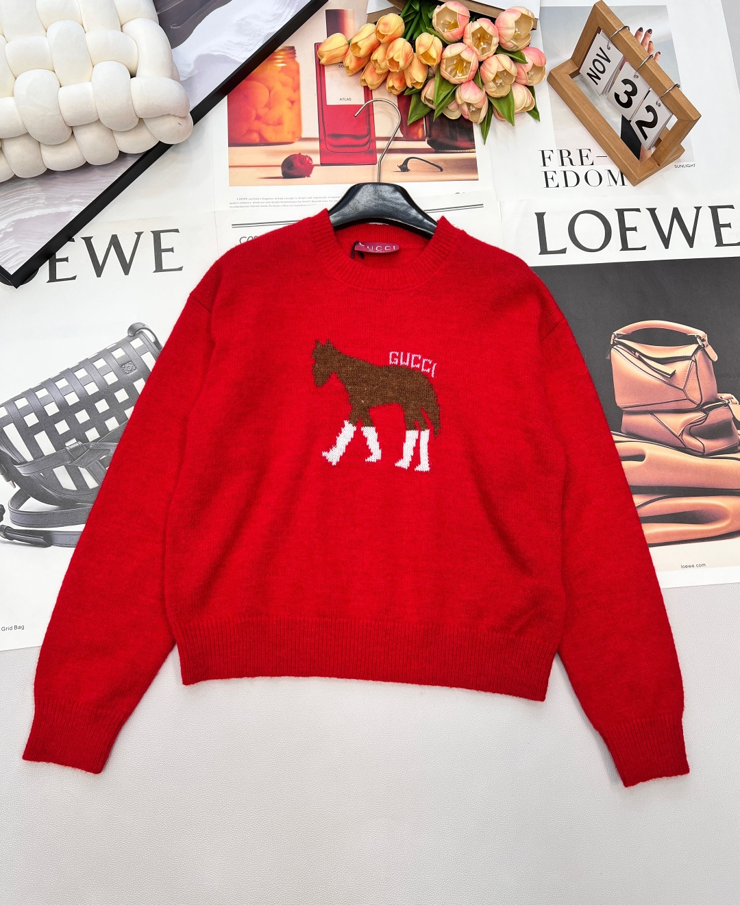 NO:708756,Gucci2026 new Lunar New Year jacquard Year of the Horse knitted sweater, New Year Lunar New Year series #customized YB wool yarn weaving, comfortable to wear, full of texture, round neck knitted pullover long-sleeved sweater cut, the pattern color level is super rich, the delicate texture makes the pattern three-dimensional and vivid  .The classic round neck is paired with soft and waxy knitted texture, and the contrasting stripes on the hem and cuffs add to the design ingenuity. It not only fits the festive atmosphere of the festival, but also perfectly integrates the brand's light luxury style with the zodiac elements. It is an eye-catching and practical dazzling item for New Year's wear. Complete with three standards and two colors.  size sml code,,gucci,sweaters,19860909Gucci2026新款贺岁提花马年针织毛衣,新年贺岁系列#定制YB羊毛纱线织造,穿搭舒适,质感十足,圆领针织套头长袖毛衣裁剪,图案色彩层次超丰富,细腻的织纹让图案立体又生动.经典圆领搭配软糯的针织质地,衣摆与袖口的撞色条纹增添设计巧思,既契合节日的喜庆氛围,又将品牌的轻奢格调与生肖元素完美融合,是新年穿搭里吸睛又实穿的亮眼单品.三标齐全,两色出 尺码sml 编码,,gucci,sweaters,,Women's clothing