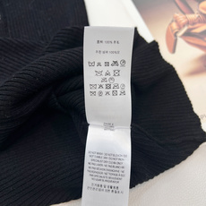🆕Burberry 新款胸口战马嵌花针织短袖,这款修身版型针织长袖源自经典罗纹针织系列 简洁修身版型与别 🆕Burberry 新款胸口战马嵌花针织短袖,这款修身版型针织长袖源自经典罗纹针织系列 简洁修身版型与别