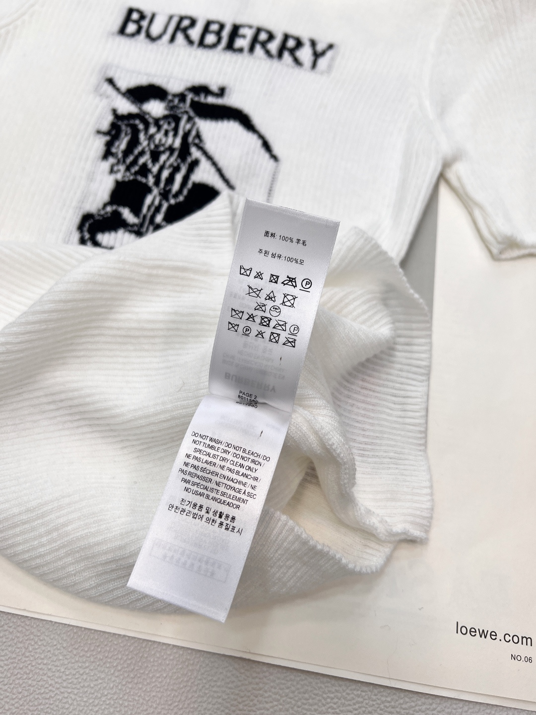 🆕Burberry 新款胸口战马嵌花针织短袖，这款修身版型针织长袖源自经典罗纹针织系列 简洁修身版型与别