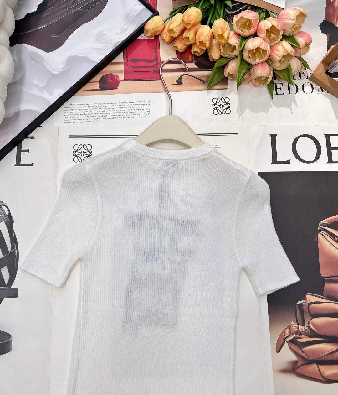 🆕Burberry 新款胸口战马嵌花针织短袖，这款修身版型针织长袖源自经典罗纹针织系列 简洁修身版型与别