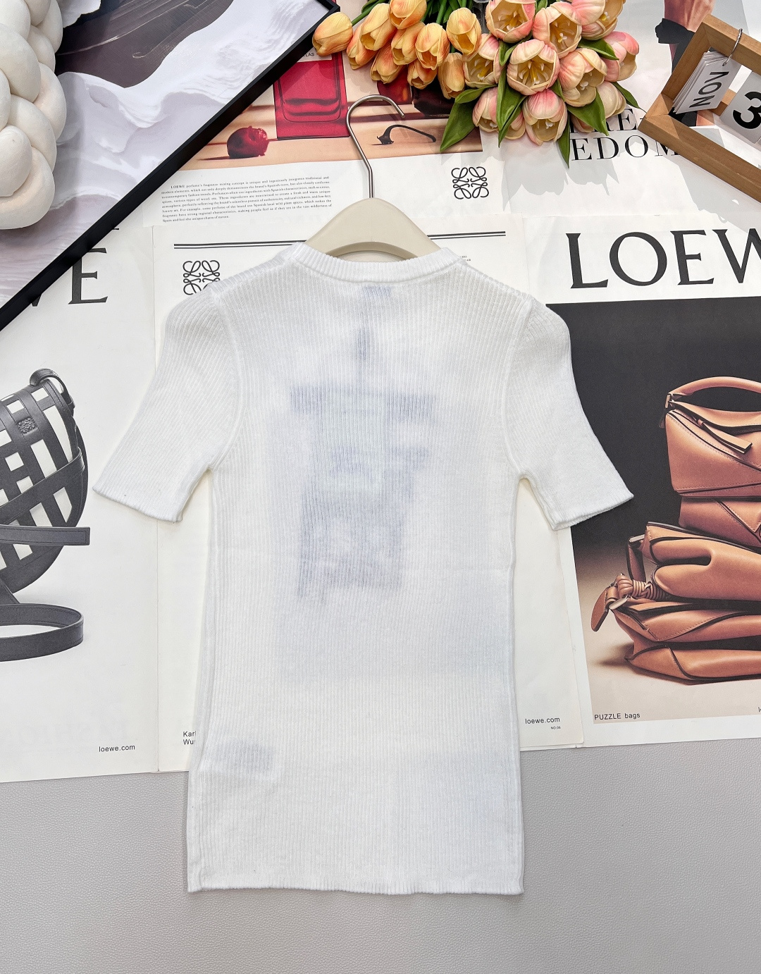 🆕Burberry 新款胸口战马嵌花针织短袖，这款修身版型针织长袖源自经典罗纹针织系列 简洁修身版型与别