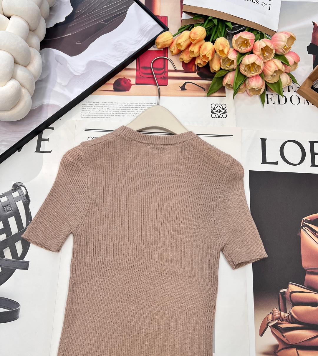 🆕Burberry 新款胸口战马嵌花针织短袖，这款修身版型针织长袖源自经典罗纹针织系列 简洁修身版型与别