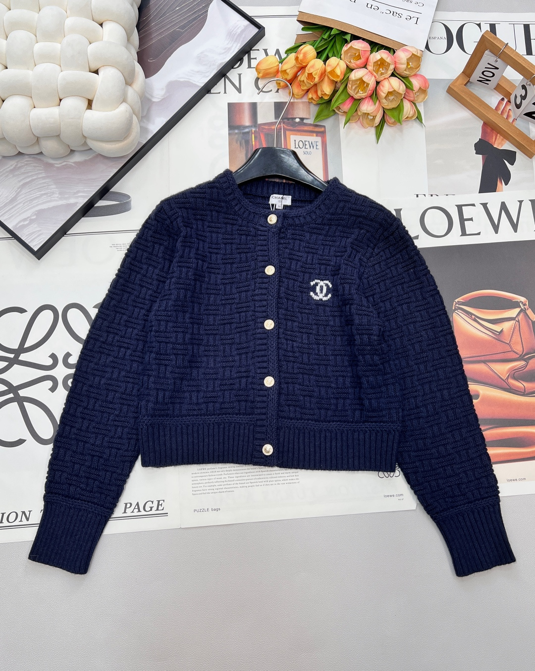 NO:708728,Chanel New Year Red letter knitted cardigan.. I like this one so much. I have been waiting for this fabric to be custom-woven and dyed for nearly 39 days. It is definitely the only one in the market. The whole piece is woven on a flat machine imported from Germany. The details and texture are super strong. It looks good with shorts and trousers. The letters on the chest are fully recognizable.. Three labels are complete, and the goods are shipped in large quantities. Sizes are sml, chanel, shorts,19860909Chanel 新年红 字母针织开衫..这件太喜欢了 定织定染等了近39天的面料 绝对是市场独一档的存在整件采用德国进口横机织作 细节质感超强 搭配短裤长裤都好看 胸前字母辨识度满满..三标齐全,大货出 尺码sml 编,,chanel,shorts,,Women's clothing