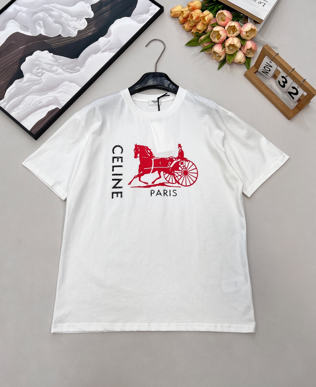 NO:713284,Celine's classic letter T-shirt is a street style!  Using hand-printing technology, the black and white color is versatile and fashionable, and it is a very practical piece!  The pure cotton fabric is skin-friendly and comfortable, and looks good with any combination!  There are so many celebrity influencers on INS, Xiaohongshu and other platforms carrying goods!  An item definitely worth buying!  Simple, loose fit, not picky, same style for men and women, ready for sale now!  Complete three standards, large shipments, size SML code, celine, tees, t-shirt,19860909Celine 经典字母T恤炸街款！采用手工印花工艺 黑白颜色百搭时髦 实用性非常强的一件！纯棉面料上身亲肤舒适 随意搭配都好看！INS 小红书等平台超多的明星网红带货！绝对值得入手的单品！简简单单 宽松版型不挑人 男女同款 现货现货现货发售！三标齐全,大货出 尺码sml 编码,,celine,tees，t-shirt,,Women's clothing