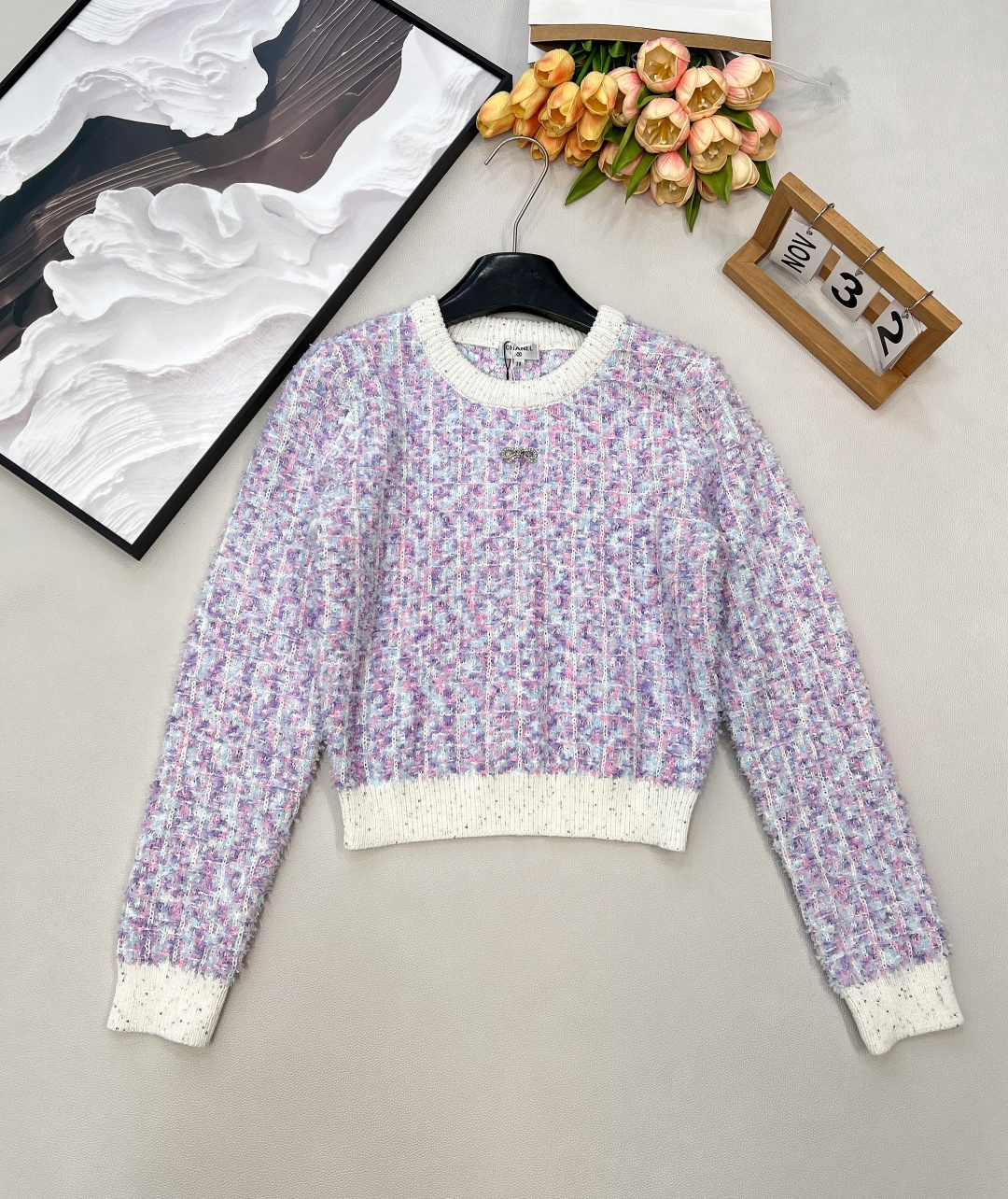 NO:713632,Chanel Xiaoxiang's new bow brooch decorated knitted sweater.. A big hit. This one is absolutely stunning!  Made of wool blended fabric, it feels so comfortable to the touch!  !  The elasticity is also very good, and the furry upper body is not too comfortable!  There is a Xiaoxiang logo on the front of the collar!  It’s full of sophistication. It doesn’t matter the color. It looks good with any combination and highlights your temperament!  If you like it, the first large order has been shipped!  Three standards are complete, large shipments, size sml code H, chanel, sweaters, brooch, breastpin,19860909Chanel 小香新款蝴蝶结胸针装饰针织毛衣..大爆款 绝绝子啊这件！采用羊毛混纺面料 手感摸起来太太太舒服了！！弹力也很好 毛茸茸上身简直不要太舒服！领口前有个小香的标志！精致感满满..不挑人的颜色 随意搭都能好看 凸显气质！喜欢的来 首单大货已出！三标齐全,大货出 尺码sml 编码H,,chanel,sweaters,brooch，breastpin,,Women's clothing