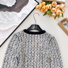 🆕Chanel 🔖小香新款蝴蝶结胸针装饰针织毛衣..✂️✂️大爆款 绝绝子啊这件!采用羊毛混纺面料 手感 🆕Chanel 🔖小香新款蝴蝶结胸针装饰针织毛衣..✂️✂️大爆款 绝绝子啊这件!采用羊毛混纺面料 手感