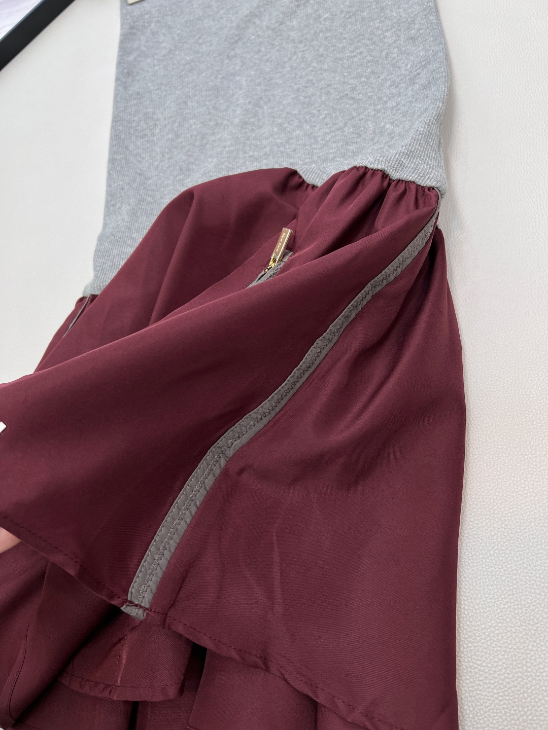 🆕Miumiu2025新款针织抹胸百褶裙，定制YB斜纹全棉材质 细腻肌理 柔软舒适 平口抹胸裙裁剪 上半