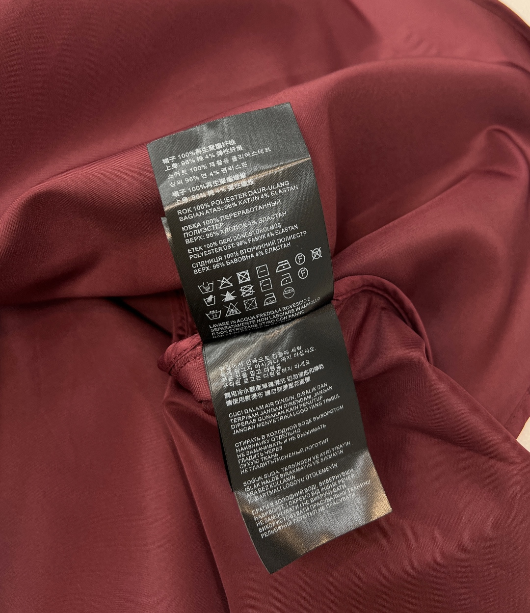 🆕MIU MIU 薄款尼龙字母防晒休闲长裙原版定制面料轻盈舒适透气质感超赞 经典连帽百搭版型减龄少女风 