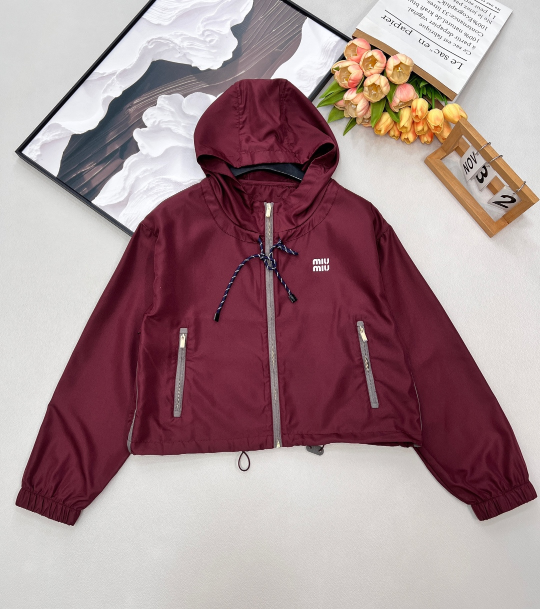 NO:716844,MIU MIU thin nylon monogram sun protection casual jacket, the original customized fabric is light, comfortable, breathable and has a great texture. The classic hooded and versatile version has an age-reducing girlish style. It is fashionable and handsome with a leather lip red webbing, which is sweet and salty!  It’s versatile and doesn’t pick anyone, so don’t miss it if you have a beautiful upper body!  Summer wear is casual and lazy, the retro color design is simple and unique, and it is very wearable!  Super hot style. It is ok with matching shorts and long skirts. It is full of girlish feeling. It can be sweet or salty. It is a complete set that looks fashionable and reduces age. It is high-end and fashionable, complete with three standards, and shipped in large quantities. The size is sml. Jacket knitting, miumiu, skirts, shorts, jackets & coats, hats,19860909MIU MIU 薄款尼龙字母防晒休闲外套,原版定制面料轻盈舒适透气质感超赞 经典连帽百搭版型减龄少女风 搭配皮口红色织带时髦帅气可甜可盐！百搭不挑人上身美的不要不要的！ 夏日穿搭随性慵懒感 复古配色设计风格简约独特 实穿性很好！ 超级爆款 搭配同款短裤 长款半裙都ok 元气满满的少女感 可甜可盐 成套出街洋气减龄 高级时髦,三标齐全,大货出 尺码sml 外套编,,miumiu,skirts,shorts,jackets & coats,hats,,Women's clothing