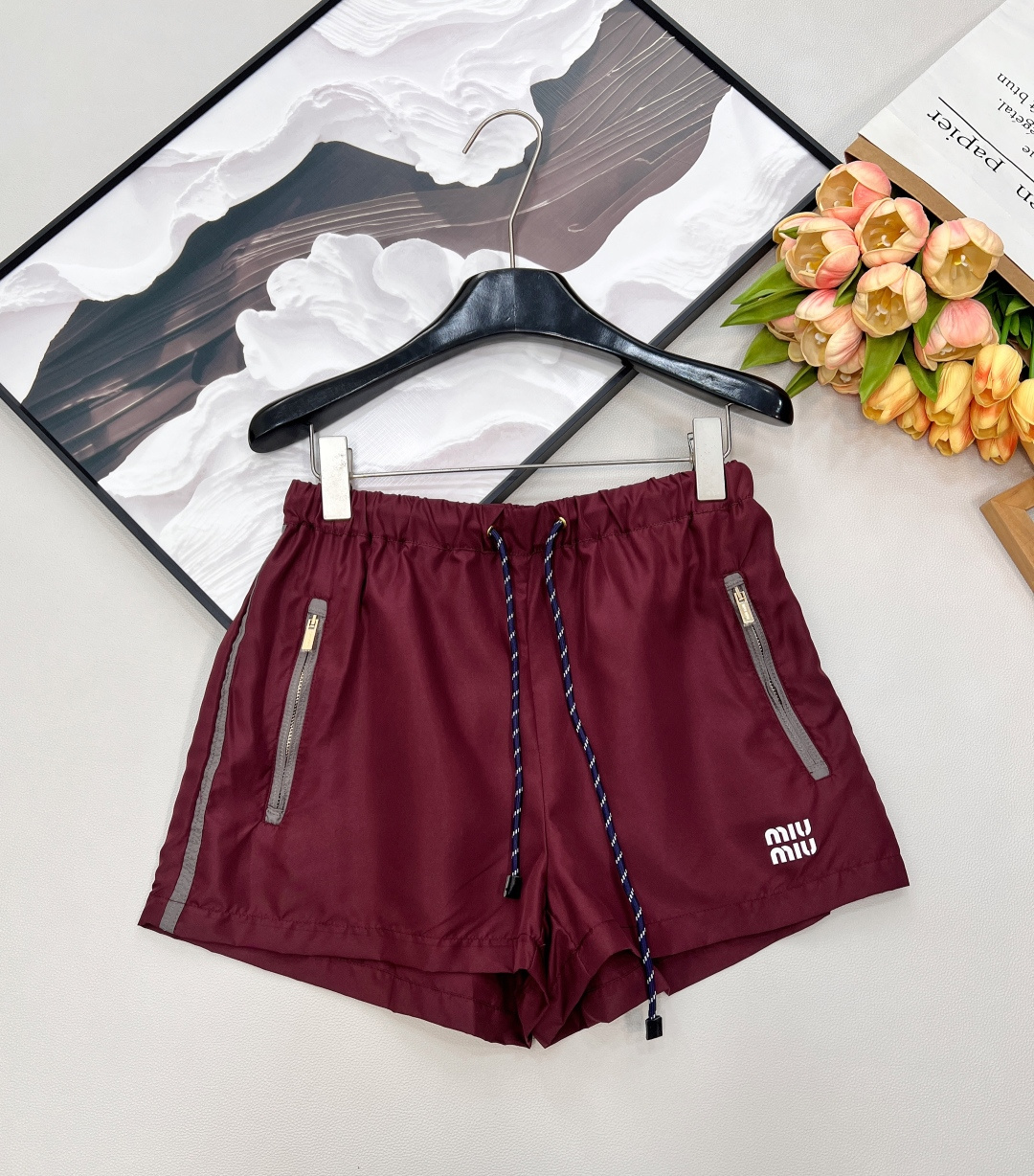 NO:716838,MIU MIU thin nylon monogram sun protection casual jacket, the original customized fabric is light, comfortable, breathable and has a great texture. The classic hooded and versatile version has an age-reducing girlish style. It is fashionable and handsome with a leather lip red webbing, which is sweet and salty!  It’s versatile and doesn’t pick anyone, so don’t miss it if you have a beautiful upper body!  Summer wear is casual and lazy, the retro color design is simple and unique, and it is very wearable!  Super hot style, it is ok with shorts of the same style, long skirts, full of girly feeling, can be sweet or salty, complete the street style to reduce age, high-end fashion, complete three standards, large quantities, sizes sml,,miumiu,skirts,shorts,jackets & coats,hats,19860909MIU MIU 薄款尼龙字母防晒休闲外套,原版定制面料轻盈舒适透气质感超赞 经典连帽百搭版型减龄少女风 搭配皮口红色织带时髦帅气可甜可盐！百搭不挑人上身美的不要不要的！ 夏日穿搭随性慵懒感 复古配色设计风格简约独特 实穿性很好！ 超级爆款 搭配同款短裤 长款半裙都ok 元气满满的少女感 可甜可盐 成套出街洋气减龄 高级时髦,三标齐全,大货出 尺码sml,,miumiu,skirts,shorts,jackets & coats,hats,,Women's clothing