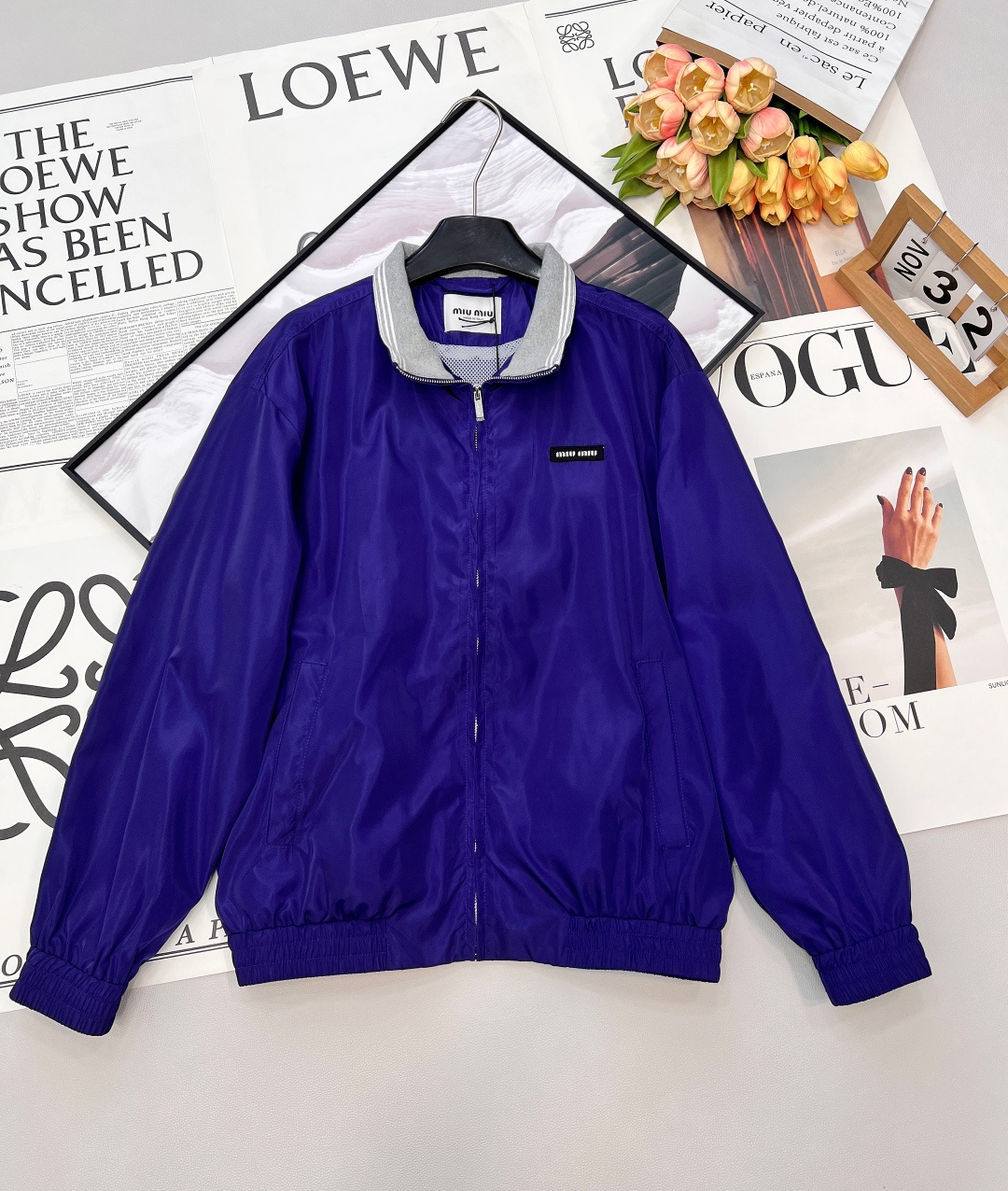 NO:729346,MIUMIU letter patch nylon lapel jacket, this color is so white!  !  The texture is crisp and stylish. The upper body is comfortable and breathable. Customized YB imported light and thin nylon material. Breathable, comfortable and stylish, contrasting lapels, high-profile and fashionable. The nylon fabric is high-end and light, full of texture and waterproof. The iconic logo is small and exquisite, hanging on the clothes, low-key and luxurious. The zipper design is a bonus. It is cool when zipped up. It is a bit more lazy when worn open, easily creating a sense of hierarchy.  Suitable for both skirts and shorts. Wear it for daily outings and travel vacations. Easily bring your beauty to a new level. Complete three standards. Large quantities are shipped. Sizes, sml codes, miumiu, skirts, shorts, jackets & coats,19860909MIUMIU 字母贴片尼龙翻领外套,这个颜色好显白！！质感挺括有型 上身舒适透气 定制YB进口轻薄尼龙材质 透气舒适有型,撞色翻领,高调时髦  尼龙面料高级又轻盈,质感十足还防水.标志性徽标小巧精致,挂在衣服上,低调又奢华,拉链设计超加分,拉上拉链酷飒 ,拉开穿又多了几分慵懒,轻松营造层次感. 搭短裙、短裤都超适配,日常出街、旅行度假穿,轻松美出新高度,三标齐全,大货出 尺码sml 编码,,miumiu,skirts,shorts,jackets & coats,,Women's clothing