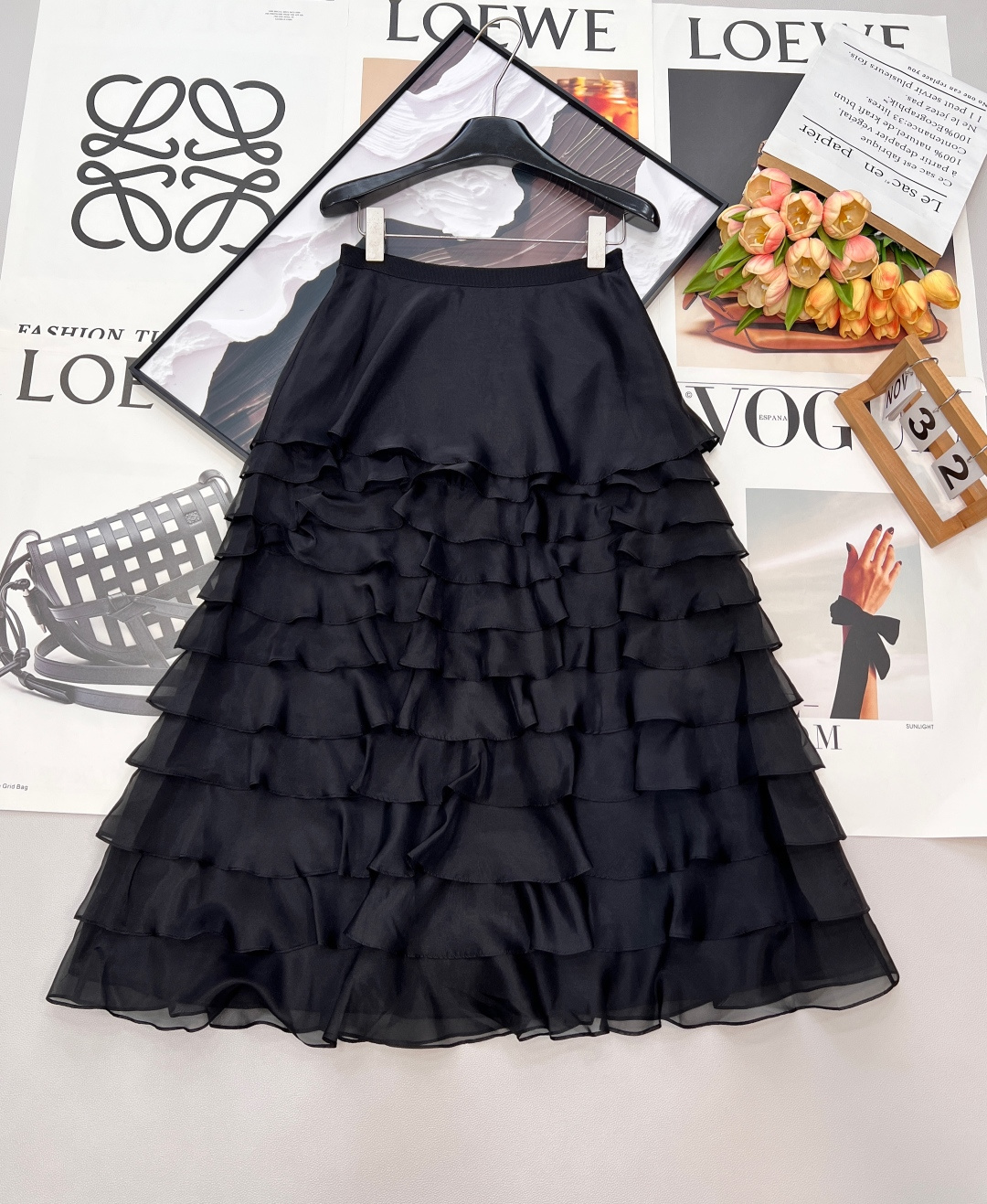 NO:731884,Dior26SS new mesh mulberry silk high-waist cake skirt, this is a skirt with its own fairy spirit. The layers of mesh and mulberry silk interweave to create a romantic and high-end texture. It is as light and elegant as clouds when walking. It is an excellent item to create an elegant atmosphere. -  The inner layer of the double-layer luxury fabric is made of 6A-grade mulberry silk, which feels silky and skin-friendly and has a soft light texture; the outer layer is made of custom-made imported mesh, which is light, transparent, stiff and not easy to wrinkle, and shows rich layers under different lights. - The soft cream beige color is not picky on the skin tone, and comes with a gentle filter, which makes the human temperament warm and elegant. - The delicate waistband is designed with elastic knitting, which combines comfort and fit, and the invisible piping process is exquisite and traceless. -  The tiered cake skirt has more than ten layers of mesh made of staggered cutting technology. The layers are stacked but not bloated. It sways like a wave when you walk, giving it a dynamic beauty. - The high-waisted design can accurately enhance the waistline and optimize the body proportions. When paired with a short top, it can create a 'three-seven-point' golden figure. - The edges of the irregular skirt are beveled, which makes it visually more agile and elegant. It can cleverly modify the leg lines and is friendly to the pear-shaped figure. Style and matching -  Pair it with a silk shirt + pointed-toe high heels for elegant commuting, creating an intellectual yet feminine workplace look. - Pair it with a camisole + Mary Jane shoes for a romantic date, and easily create a pure lustful atmosphere, making it the best choice for an exciting date. - Pair it with a satin top + pearl earrings for a dinner party, and you will instantly transform into an elegant goddess, showing a luxurious texture under the light. Complete with three standards, two colors, size sml, dior, mary jane, high  heels,skirts,shirts,real silk,gold,19860909Dior26SS新款网纱桑蚕丝高腰蛋糕半裙,这是一条自带仙气的半裙,层层叠叠的网纱与桑蚕丝交织出浪漫又高级的质感,行走间如云朵般轻盈飘逸,是打造优雅氛围感的绝佳单品. - 双层奢配面料内层采用6A级桑蚕丝,触感丝滑亲肤,自带柔光质感；外层是定制进口网纱,轻盈通透且挺括不易皱,在不同光线下呈现丰富层次. - 奶油米色调柔和的奶油米色不挑肤色,自带温柔滤镜,衬得人气质温润雅致. - 细腻腰头腰头采用弹力针织设计,兼具舒适度与贴合感,隐形嵌边工艺精致无痕. - 层叠蛋糕裙摆十余层网纱采用错位剪裁工艺,层层叠叠却不显臃肿,走动时如波浪般摇曳生姿,自带动态美感. - 高腰剪裁高腰设计能精准提升腰线,优化身材比例,搭配短上衣可打造“三七分”黄金身材. - 不规则裙摆裙摆边缘采用斜切工艺,视觉上更显灵动飘逸,能巧妙修饰腿部线条,对梨形身材友好. 风格与搭配 - 优雅通勤搭配真丝衬衫+尖头高跟鞋,打造知性又不失柔美的职场造型. - 浪漫约会搭配吊带背心+玛丽珍鞋,轻松拿捏纯欲氛围感,是心动约会的不二之选. - 晚宴派对搭配缎面小上衣+珍珠耳饰,瞬间化身优雅女神,在灯光下尽显奢华质感.三标齐全,两色出 尺码sml 编,,dior,mary jane,high heels,skirts,shirts,real silk,gold,,Women's clothing