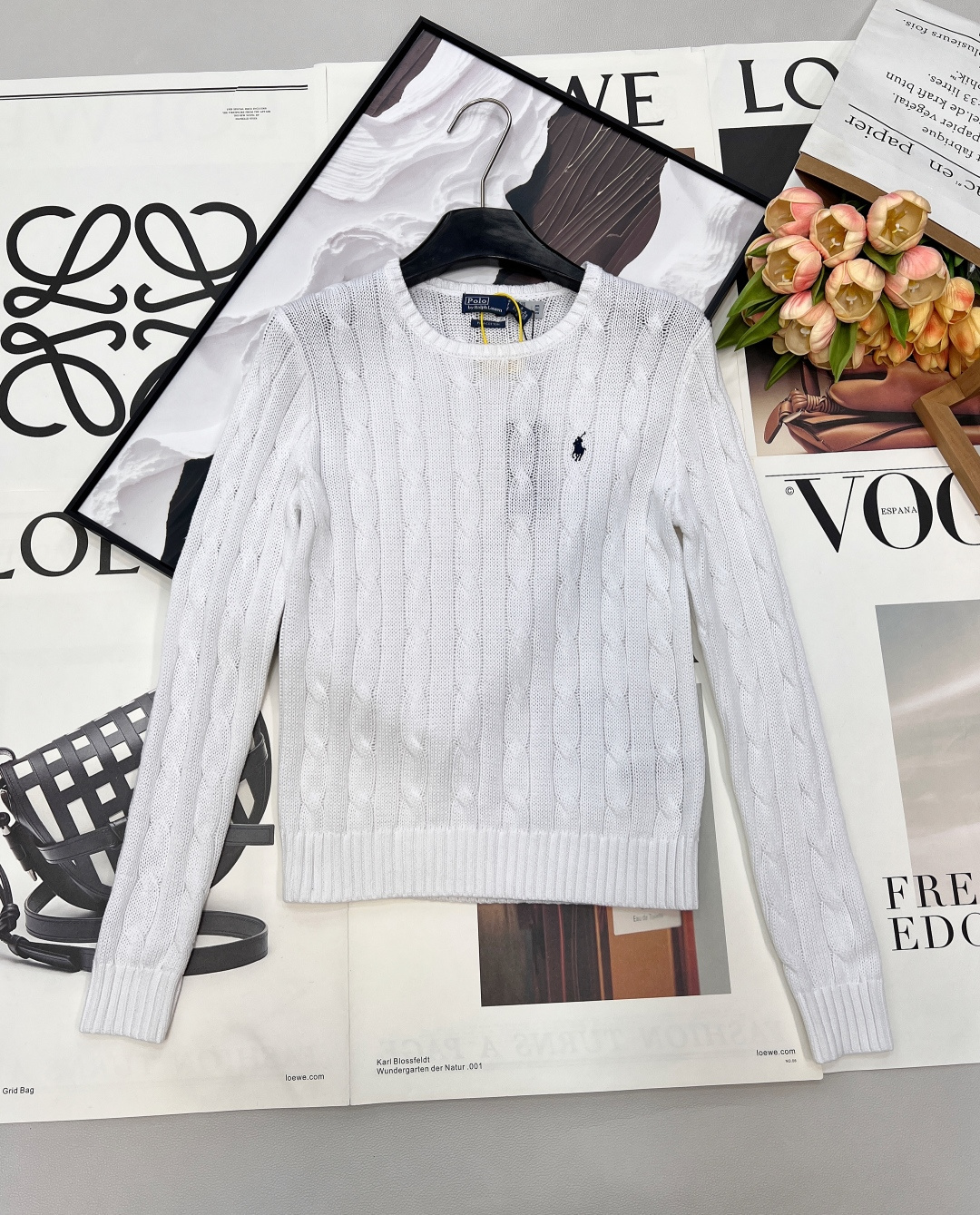 NO:733156,Ralph Lauren's classic pony embroidery women's twist crew neck sweater. The iconic pony embroidery meets retro twist pattern. Every stitch is the language of American luxury. The soft cotton yarn is selected to give the skin a cloud-like touch. It can be layered or worn alone in autumn and winter to create a beautiful scene. The cotton material has a textured cable knitting pattern, and the iconic pony embroidery presents a retro style.  The overall fabric is very thick, soft, and super comfortable. It is good to wear under a jacket or layered as an outer layer. The classic and durable twist twist is a classic element that must be released every year. It is durable, fashionable and retro. 'The pony mark is revealed, and the taste needs no introduction.' 'From the cafe to the conference room, the secret of elegance and effortlessness' Minimalist high-end, low-key intellectual, universal formula for workplace commuting. Full of relaxation ~ complete three standards, large shipments. Size smlxl  Coding,,jackets & coats,19860909拉夫劳伦 经典款小马刺绣女款麻花圆领针织衫 标志性小马刺绣邂逅复古麻花绞纹,每一针都是美式奢华的语言.精选柔软棉质纱线,赋予肌肤云朵般触感,秋冬叠穿或单穿皆成风景.  棉材质 富有质感的绞花编结图案,标志性小马标剌绣则呈现复古风格 整体面料很厚实软糯超舒服的,套外套内穿、还是做叠戴外穿都很不错_经典耐看的麻花扭纹,它家每年必出的经典元素,耐看、时尚又复古 “小马标一露,品味无需多言”  “从咖啡馆到会议室,优雅不费力的秘密”  极简高级,低调知性,职场通勤的万能公式 松弛感拉满～三标齐全,大货出 尺码smlxl 编码,,jackets & coats,,Women's clothing