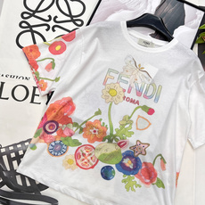 🆕FENDI 新款字母花卉印花短袖T恤,邂逅夏日浪漫,从这件FENDI开始。 以纯净白为底,手绘感的缤纷 🆕FENDI 新款字母花卉印花短袖T恤,邂逅夏日浪漫,从这件FENDI开始。 以纯净白为底,手绘感的缤纷