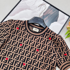 🆕Fendi 2026早春限定老花爱心针织短袖,经典FF老花满印邂逅俏皮爱心刺绣,美拉德棕调自带复古氛围 🆕Fendi 2026早春限定老花爱心针织短袖,经典FF老花满印邂逅俏皮爱心刺绣,美拉德棕调自带复古氛围