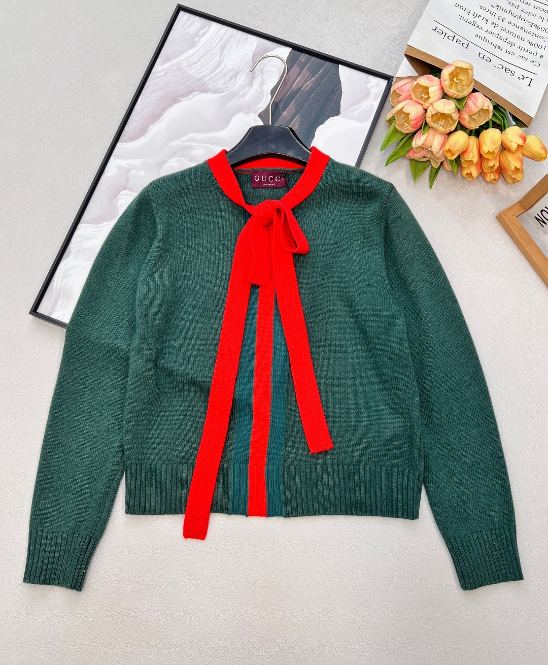 NO:735438,Gucci 2026 early spring limited edition bow knitted sweater, retro dark green meets vibrant red, blending college style playfulness and Italian elegance into one piece of clothing. It is an age-reducing and eye-catching atmospheric item for the beginning of spring - The classic three-color stripe iconic red and green contrasting striped jacquard is the Gucci gene that can be recognized at a glance, with a full retro feel and self-recognition. -  The bow tie is a detachable large bow that embellishes the neckline. It is sweet but not greasy. If you tie it up, you will look like a gentle young lady. If you untie it, you will look like a casual and cool girl. Two styles in one piece of clothing. - Retro dark green and low saturation dark green have a high-end texture. They do not pick on the skin color but also show whiteness. The yellow leather upper body directly brightens the complexion and fills the spring atmosphere. -  The soft and waxy texture of the skin-friendly knitted fabric is soft and warm. The round-neck style is suitable for layering or wearing alone in spring and summer. Pair it with jeans for a college-style girl, or with a skirt for a sophisticated lady style. It is perfect for daily commuting and dating. Complete with three standards, large quantities are shipped. Sizes sml code,,gucci,skirts,jeans,sweaters,19860909Gucci 2026早春限定 蝴蝶结针织毛衣,复古墨绿撞上活力正红,把学院风的俏皮和意式优雅揉进一件衣服里,是开春减龄又吸睛的氛围感单品 - 经典三色杠标志性红绿撞色条纹提花,是一眼识货的Gucci基因,复古感拉满,自带辨识度. - 蝴蝶结绑带可拆卸的大蝴蝶结点缀领口,甜而不腻,系上是温柔大小姐,解开是随性酷女孩,一件衣服两种风格. - 复古墨绿低饱和墨绿自带高级质感,不挑肤色还显白,黄皮上身直接提亮气色,春日氛围感拉满. - 软糯质感亲肤针织面料柔软保暖,圆领版型适配春夏季叠穿或单穿,配牛仔裤是学院风少女,搭半裙则是精致名媛风,日常通勤、约会都能完美适配.三标齐全,大货出 尺码sml 编码,,gucci,skirts,jeans,sweaters,,Women's clothing