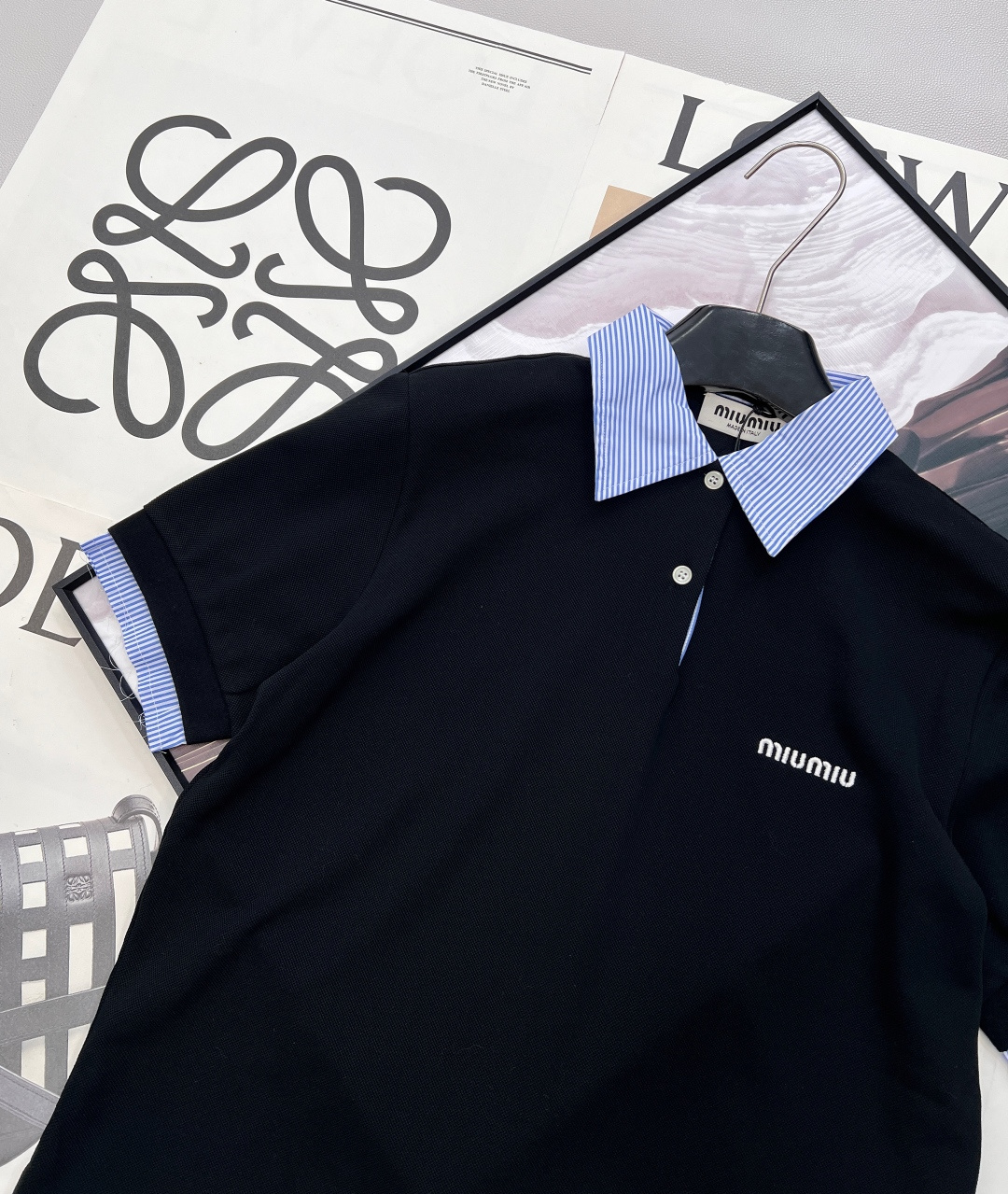 🆕 MIUMIU 细条纹拼接翻领假两件短袖polo衫💃miu里miu气的学院风系列 👩‍🎓学院风Polo