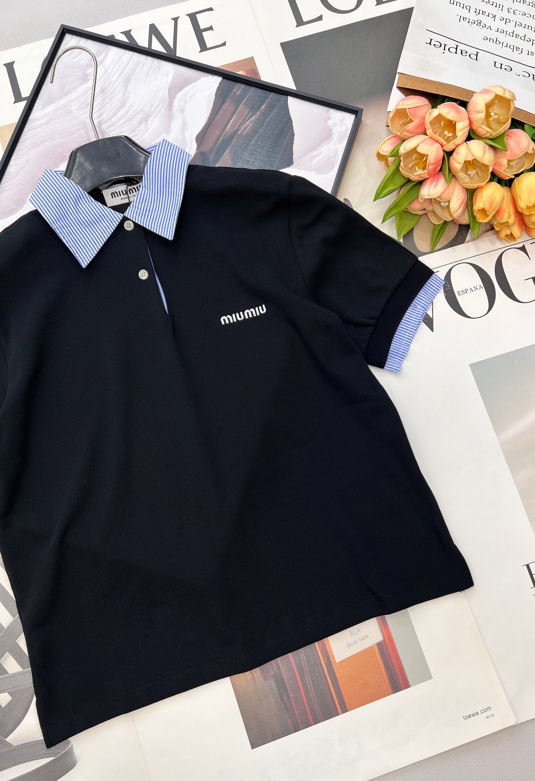 🆕 MIUMIU 细条纹拼接翻领假两件短袖polo衫💃miu里miu气的学院风系列 👩‍🎓学院风Polo