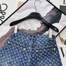 🆕 LOUIS VUITTON 满幅logo提花牛仔短裤,定制yb进口斜纹棉提花牛仔材质 纹理细腻 多重 🆕 LOUIS VUITTON 满幅logo提花牛仔短裤,定制yb进口斜纹棉提花牛仔材质 纹理细腻 多重