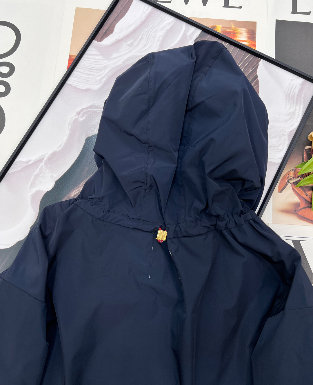 🆕MIU MIU 薄款尼龙字母防晒休闲外套原版定制面料轻盈舒适透气质感超赞 经典连帽百搭版型减龄少女风 