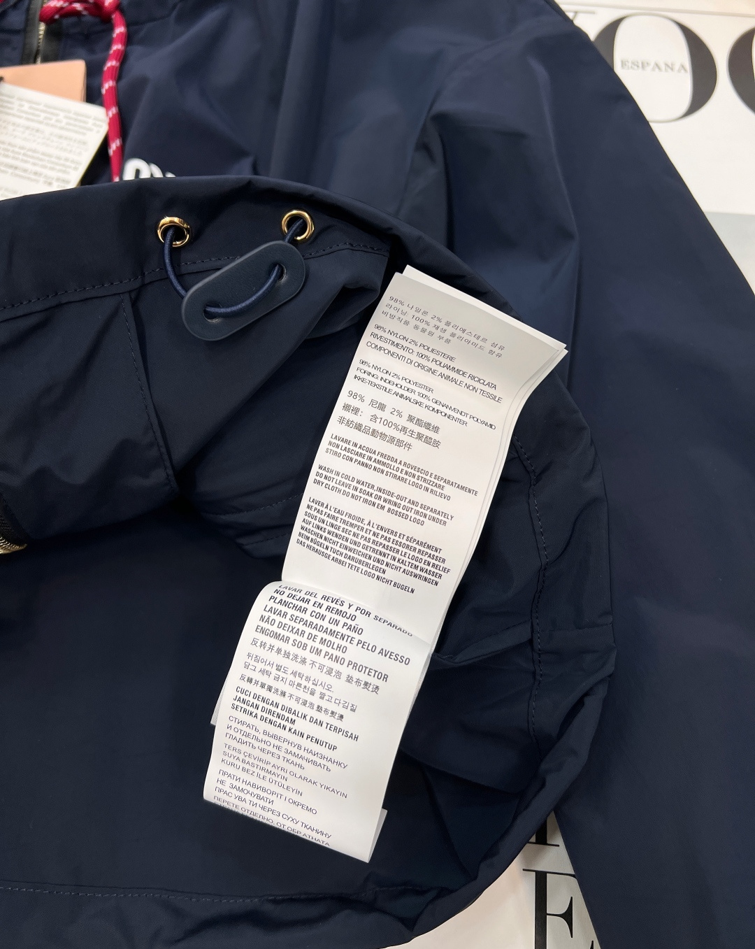 🆕MIU MIU 薄款尼龙字母防晒休闲外套原版定制面料轻盈舒适透气质感超赞 经典连帽百搭版型减龄少女风 