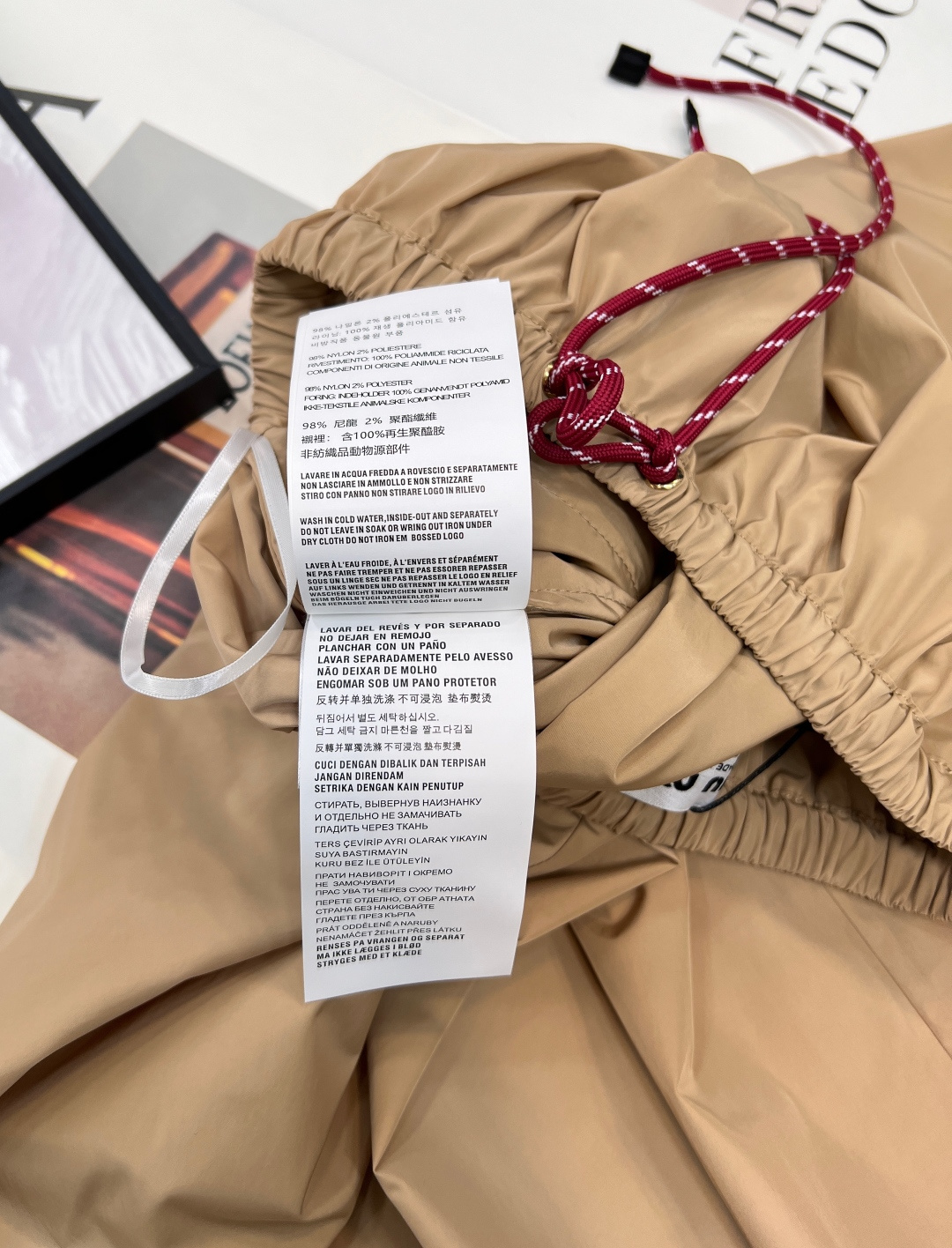 🆕MIU MIU 薄款尼龙字母防晒休闲长裙原版定制面料轻盈舒适透气质感超赞 经典连帽百搭版型减龄少女风 