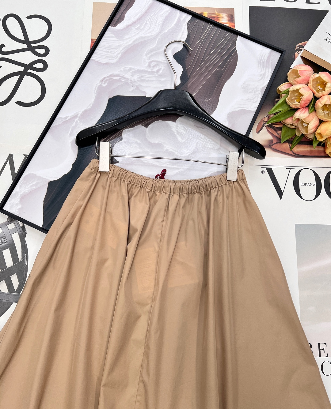 🆕MIU MIU 薄款尼龙字母防晒休闲长裙原版定制面料轻盈舒适透气质感超赞 经典连帽百搭版型减龄少女风 