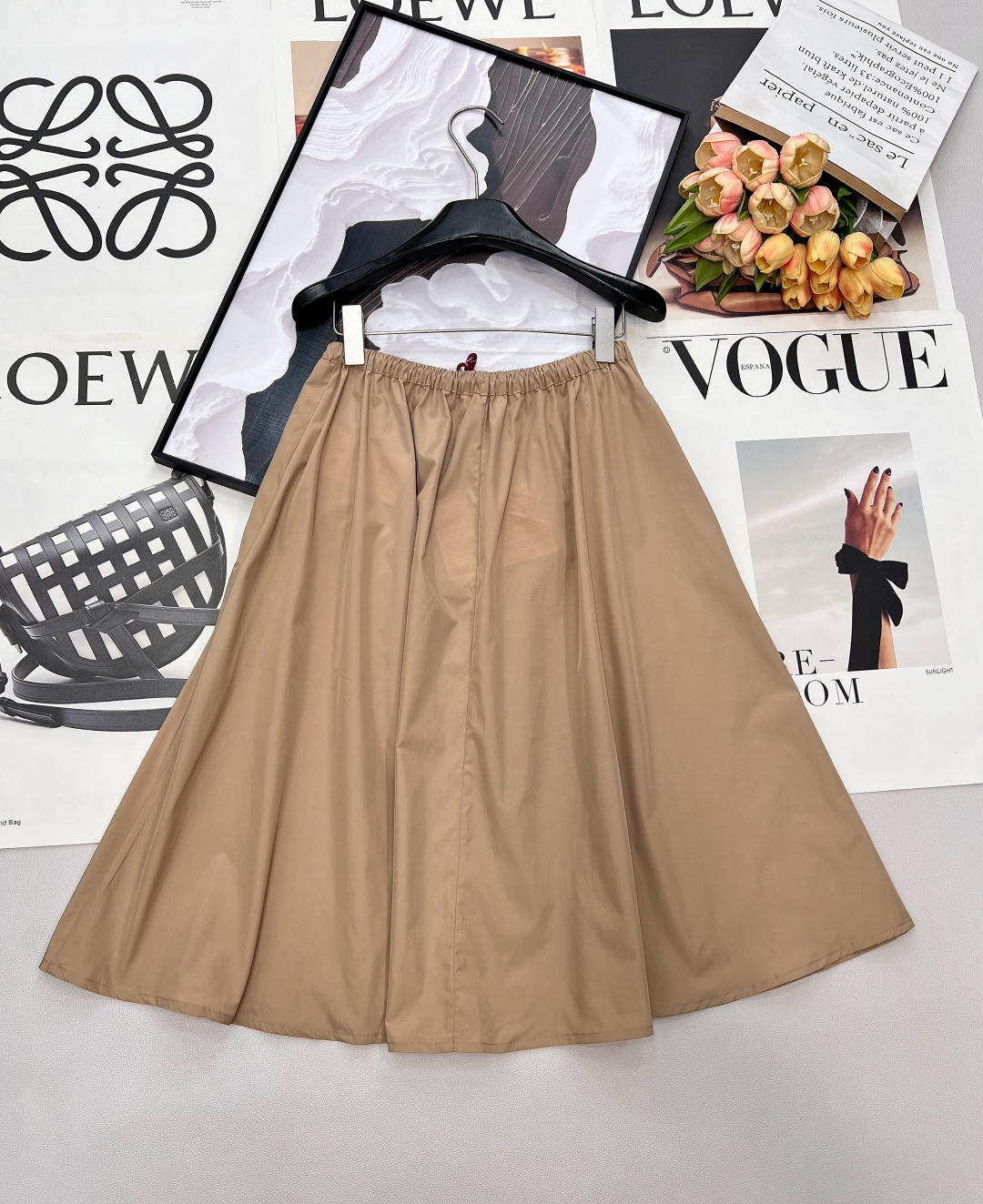 🆕MIU MIU 薄款尼龙字母防晒休闲长裙原版定制面料轻盈舒适透气质感超赞 经典连帽百搭版型减龄少女风 