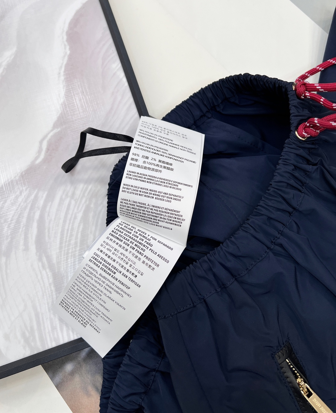 🆕MIU MIU 薄款尼龙字母防晒休闲长裙原版定制面料轻盈舒适透气质感超赞 经典连帽百搭版型减龄少女风 