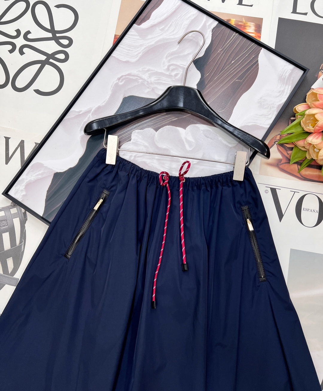 🆕MIU MIU 薄款尼龙字母防晒休闲长裙原版定制面料轻盈舒适透气质感超赞 经典连帽百搭版型减龄少女风 