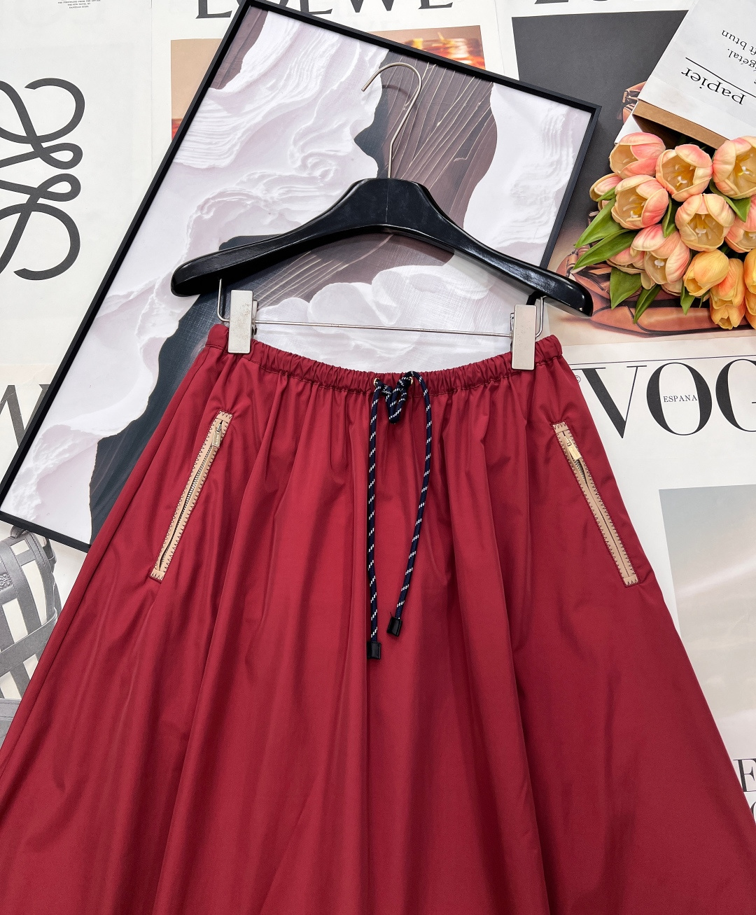 🆕MIU MIU 薄款尼龙字母防晒休闲长裙原版定制面料轻盈舒适透气质感超赞 经典连帽百搭版型减龄少女风 