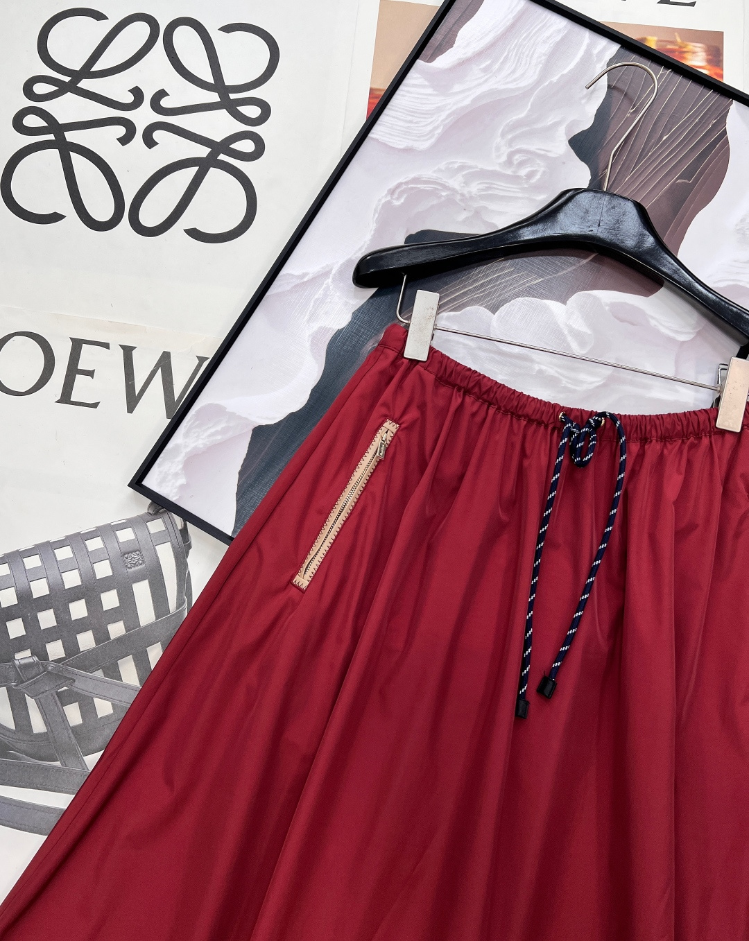 🆕MIU MIU 薄款尼龙字母防晒休闲长裙原版定制面料轻盈舒适透气质感超赞 经典连帽百搭版型减龄少女风 