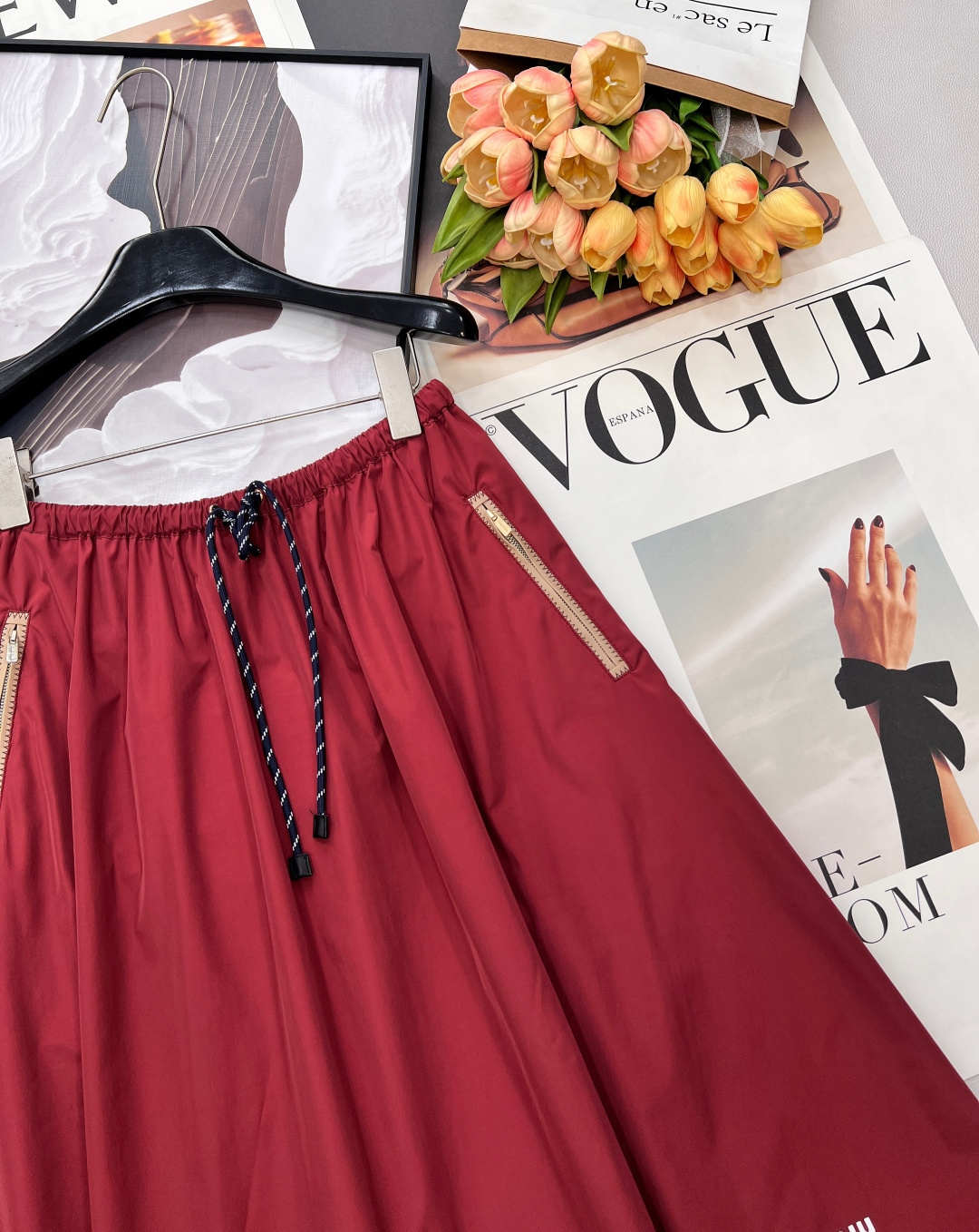 🆕MIU MIU 薄款尼龙字母防晒休闲长裙原版定制面料轻盈舒适透气质感超赞 经典连帽百搭版型减龄少女风 