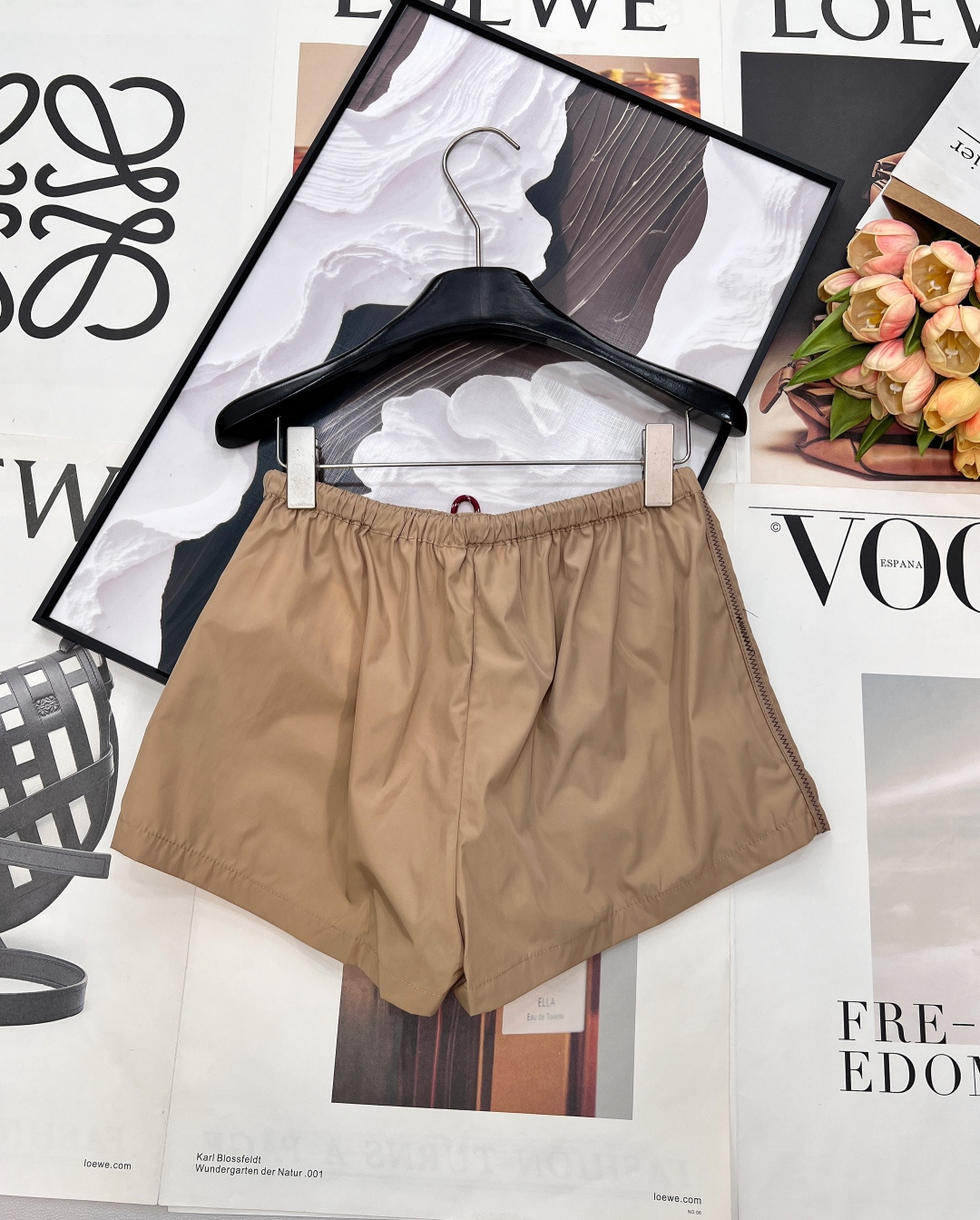 🆕MIU MIU 薄款尼龙字母防晒休闲短裤原版定制面料轻盈舒适透气质感超赞 经典连帽百搭版型减龄少女风 